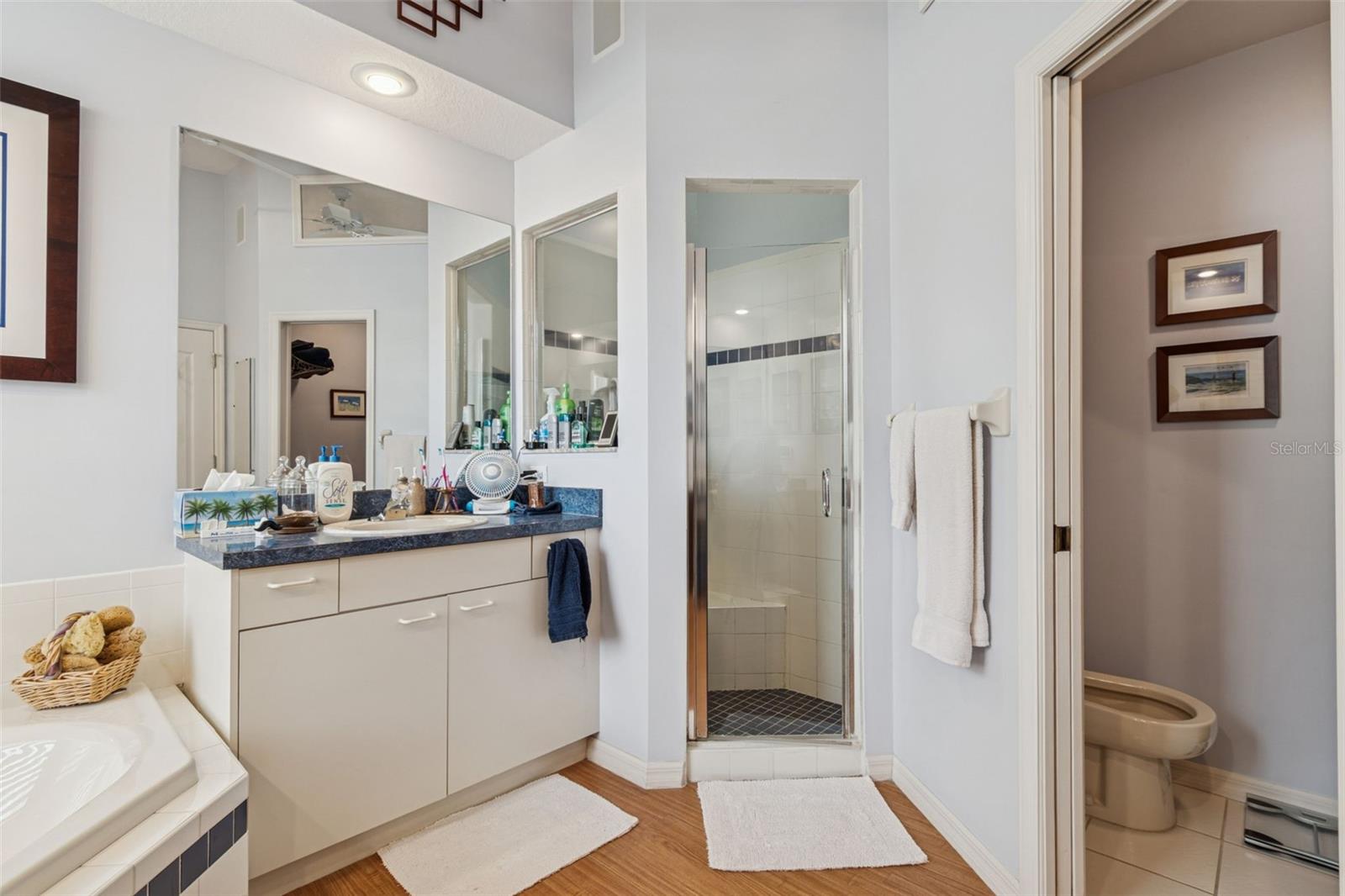 Image 14 of 64 For 928 Oakview Road