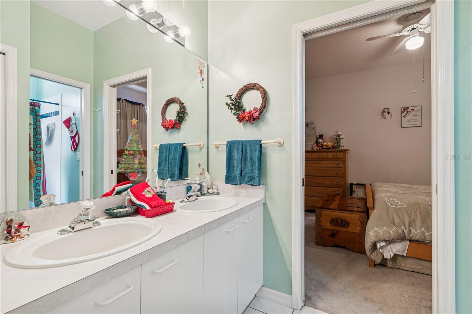 Image 18 of 64 For 928 Oakview Road