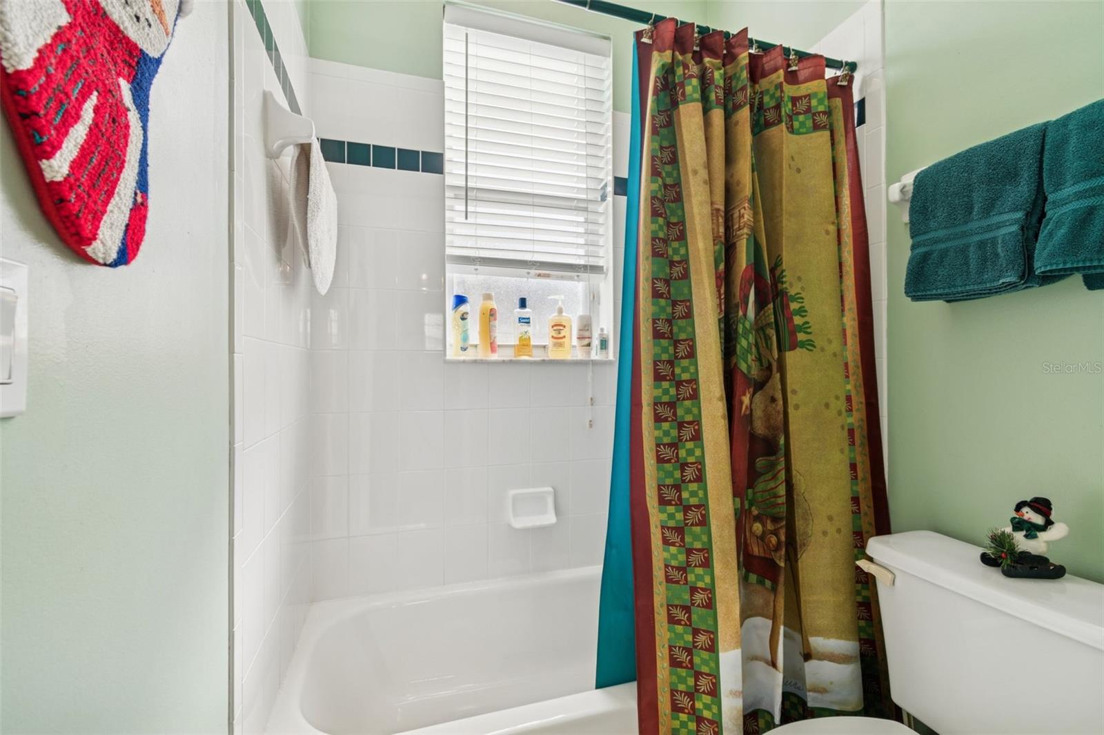 Image 19 of 64 For 928 Oakview Road