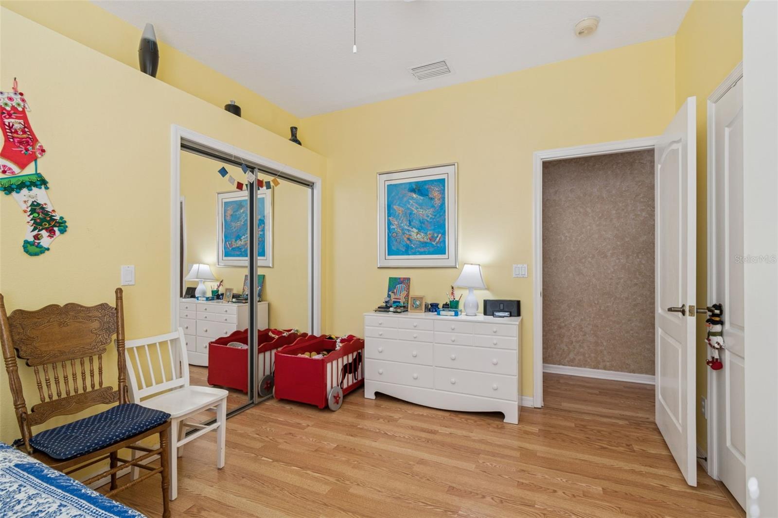 Image 21 of 64 For 928 Oakview Road