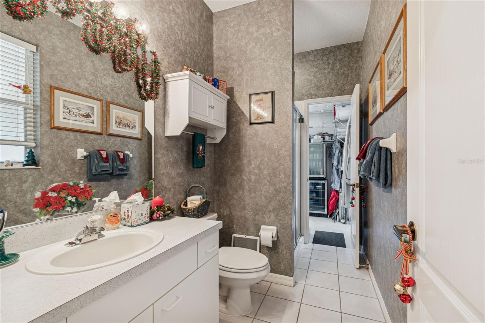 Image 24 of 64 For 928 Oakview Road