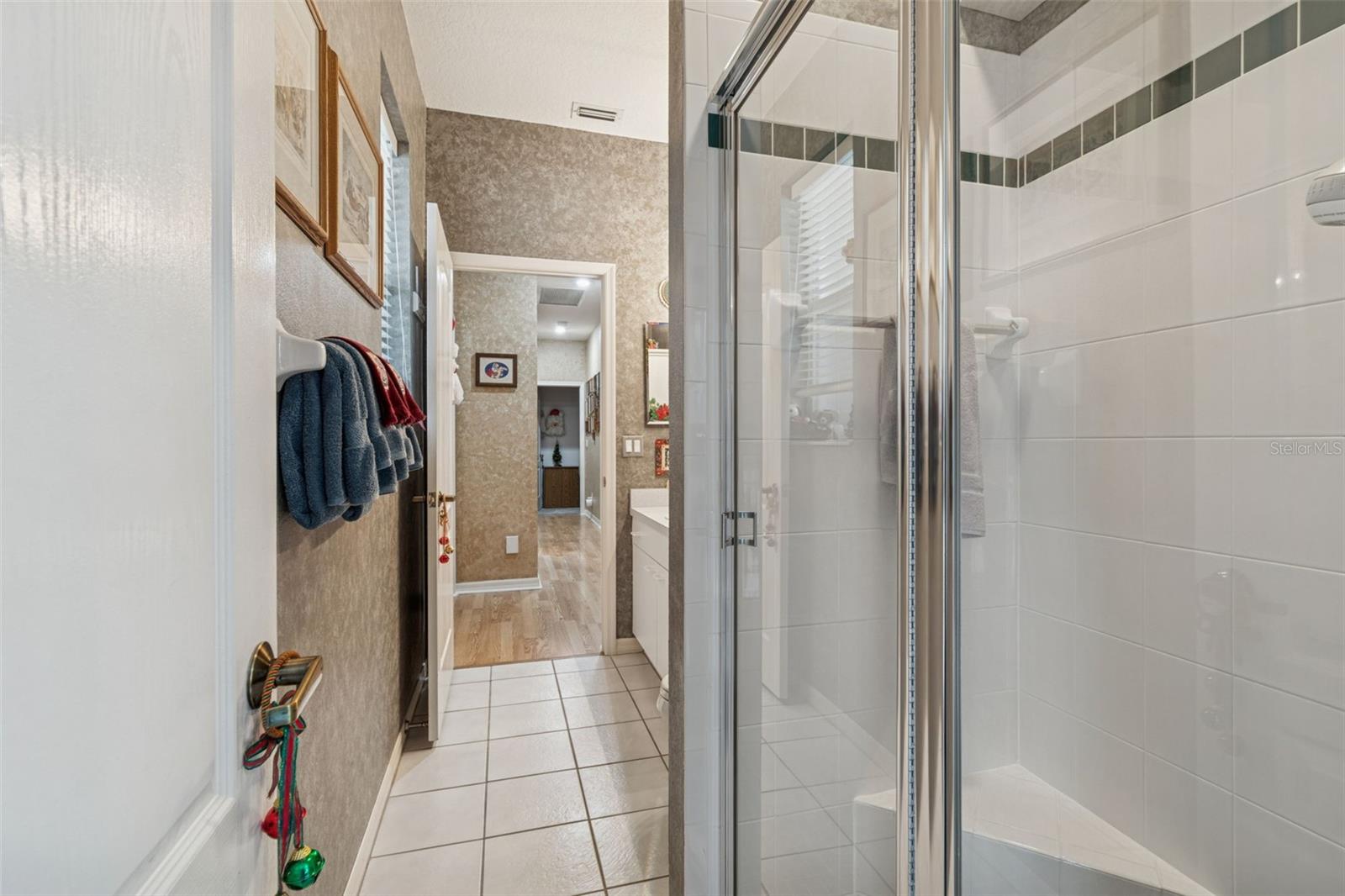 Image 25 of 64 For 928 Oakview Road