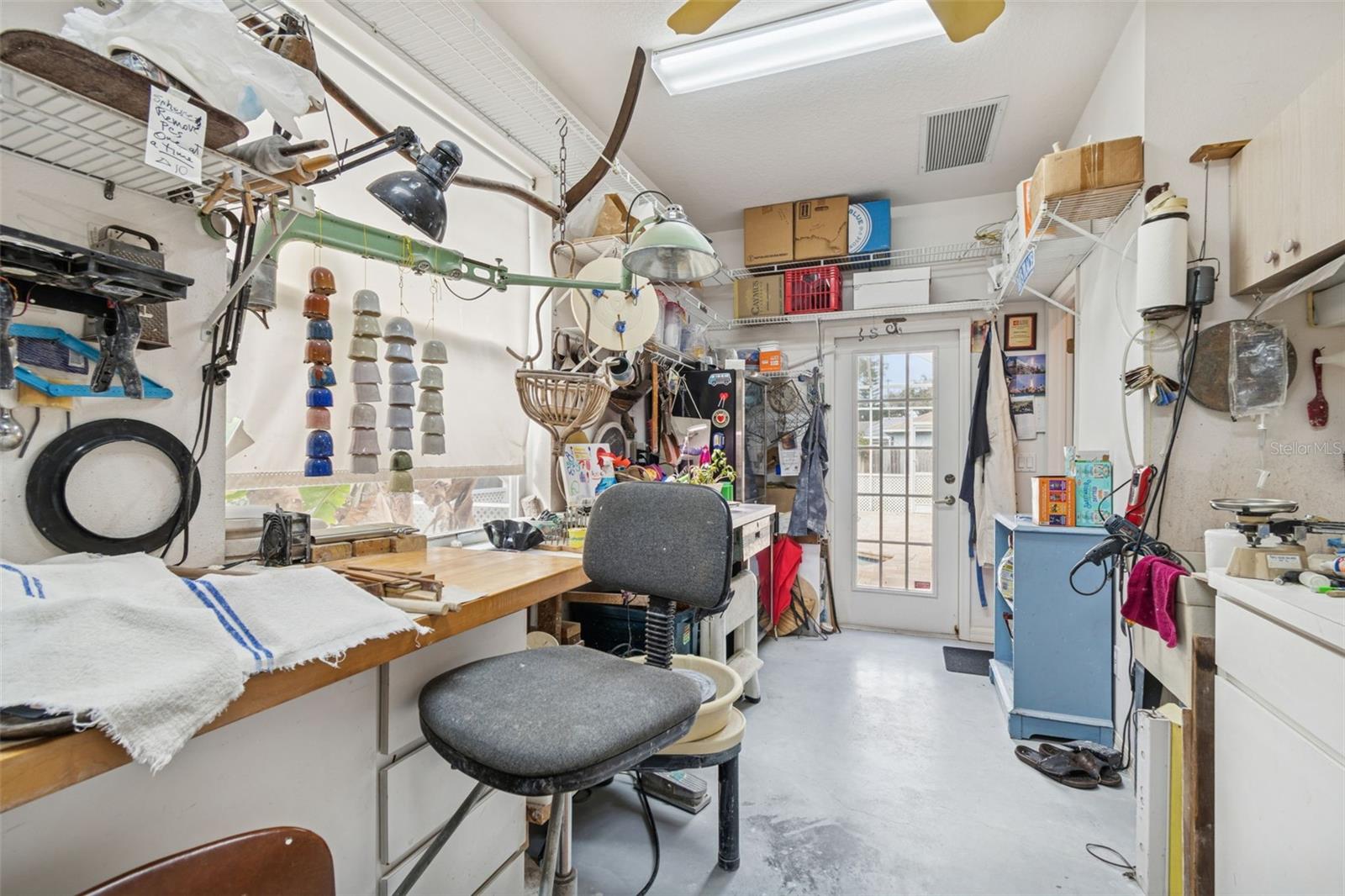 Image 27 of 64 For 928 Oakview Road