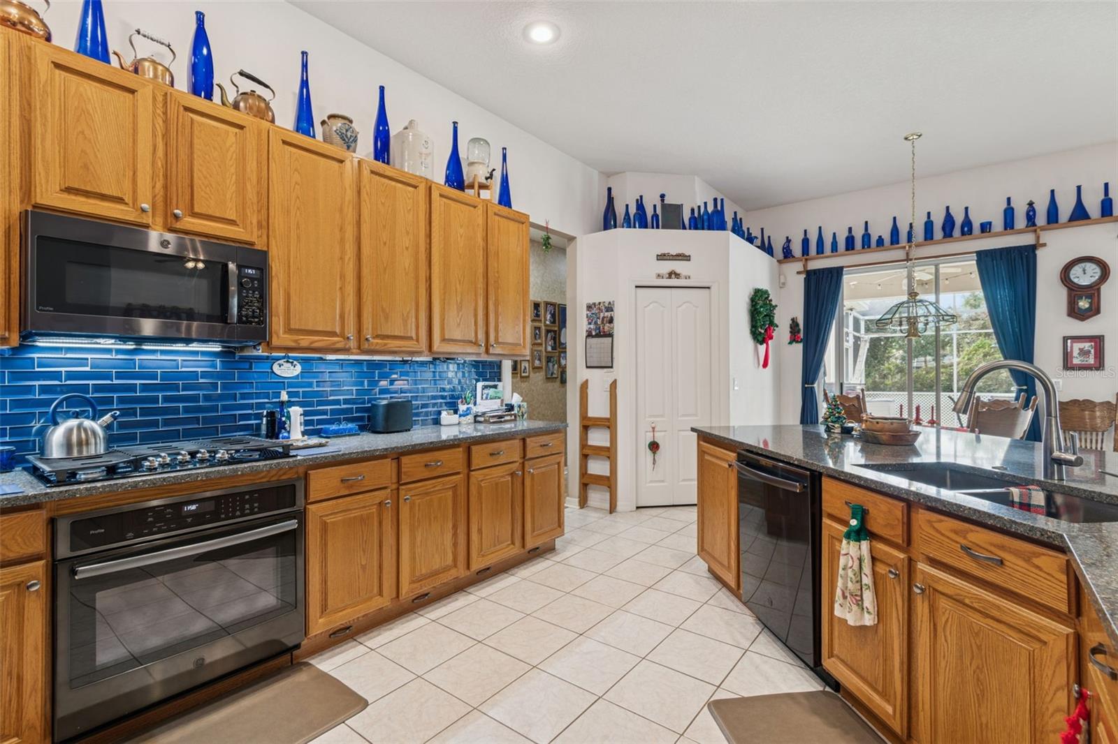 Image 31 of 64 For 928 Oakview Road