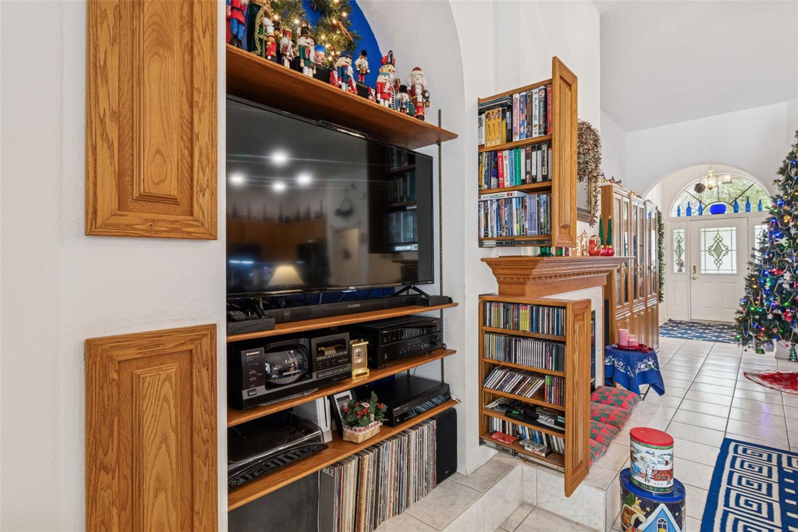 Image 39 of 64 For 928 Oakview Road