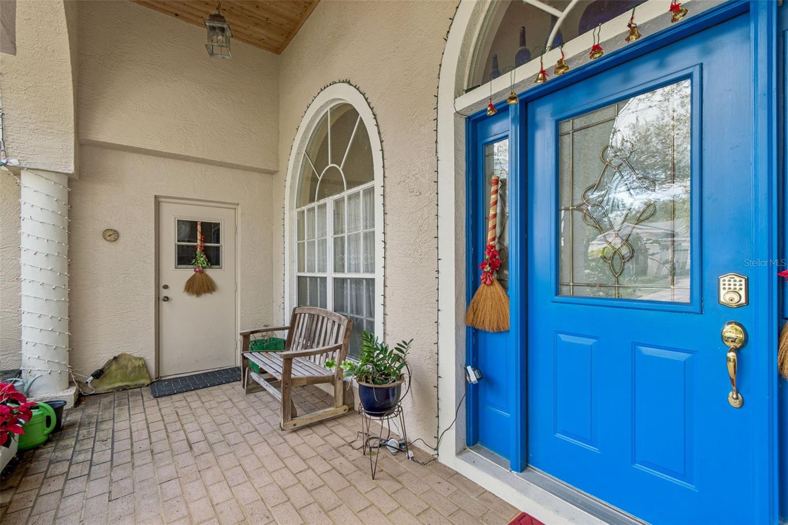 Image 4 of 64 For 928 Oakview Road