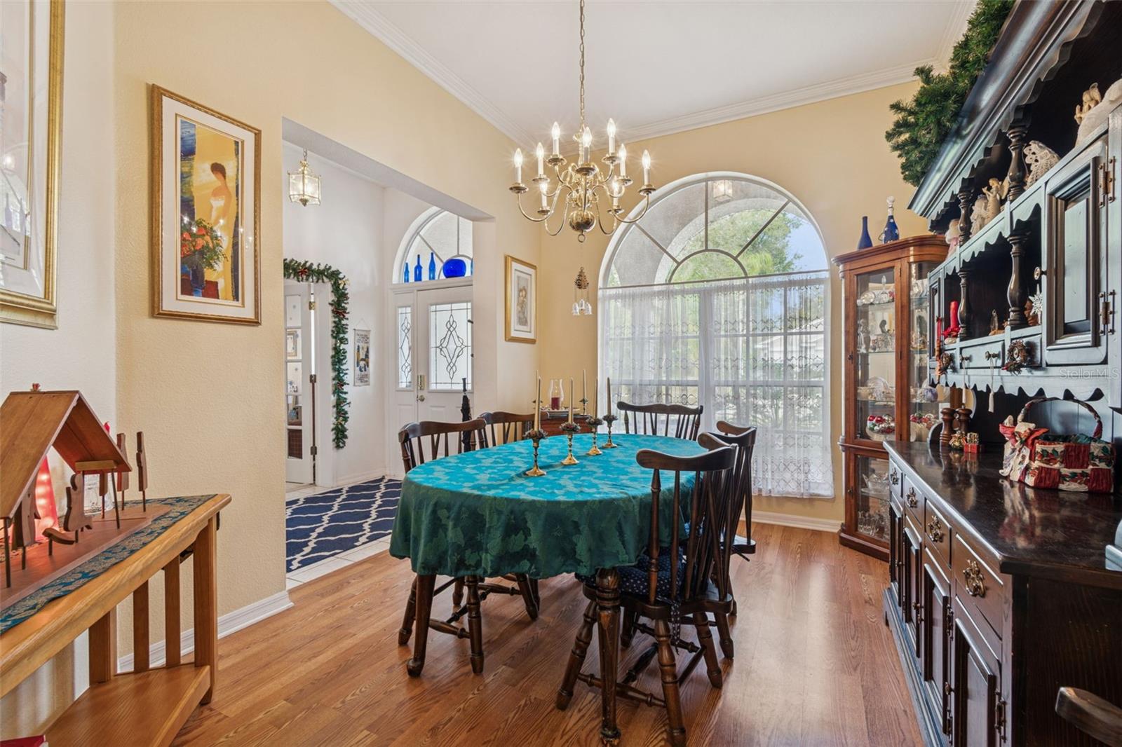 Image 7 of 64 For 928 Oakview Road