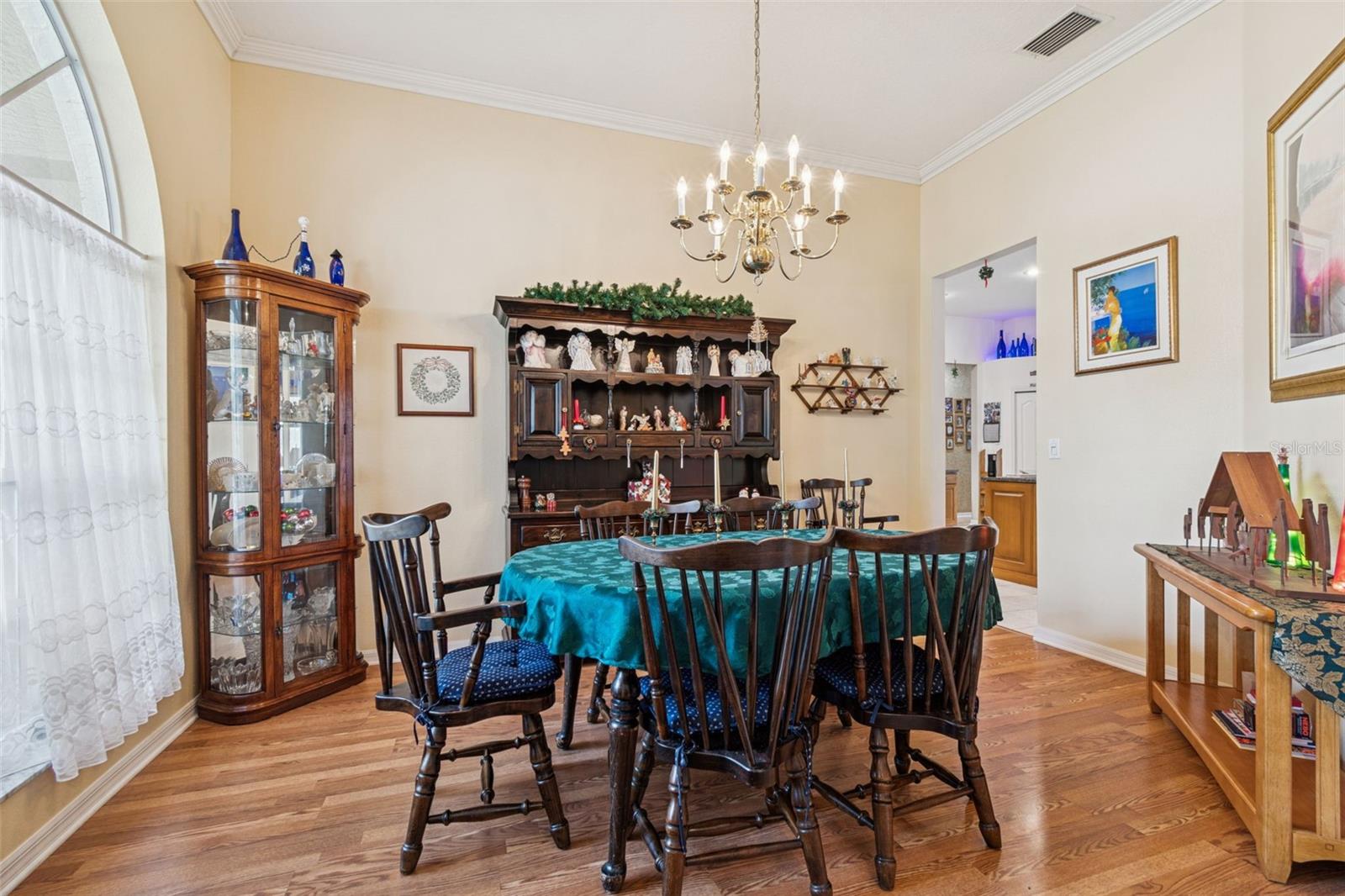 Image 8 of 64 For 928 Oakview Road