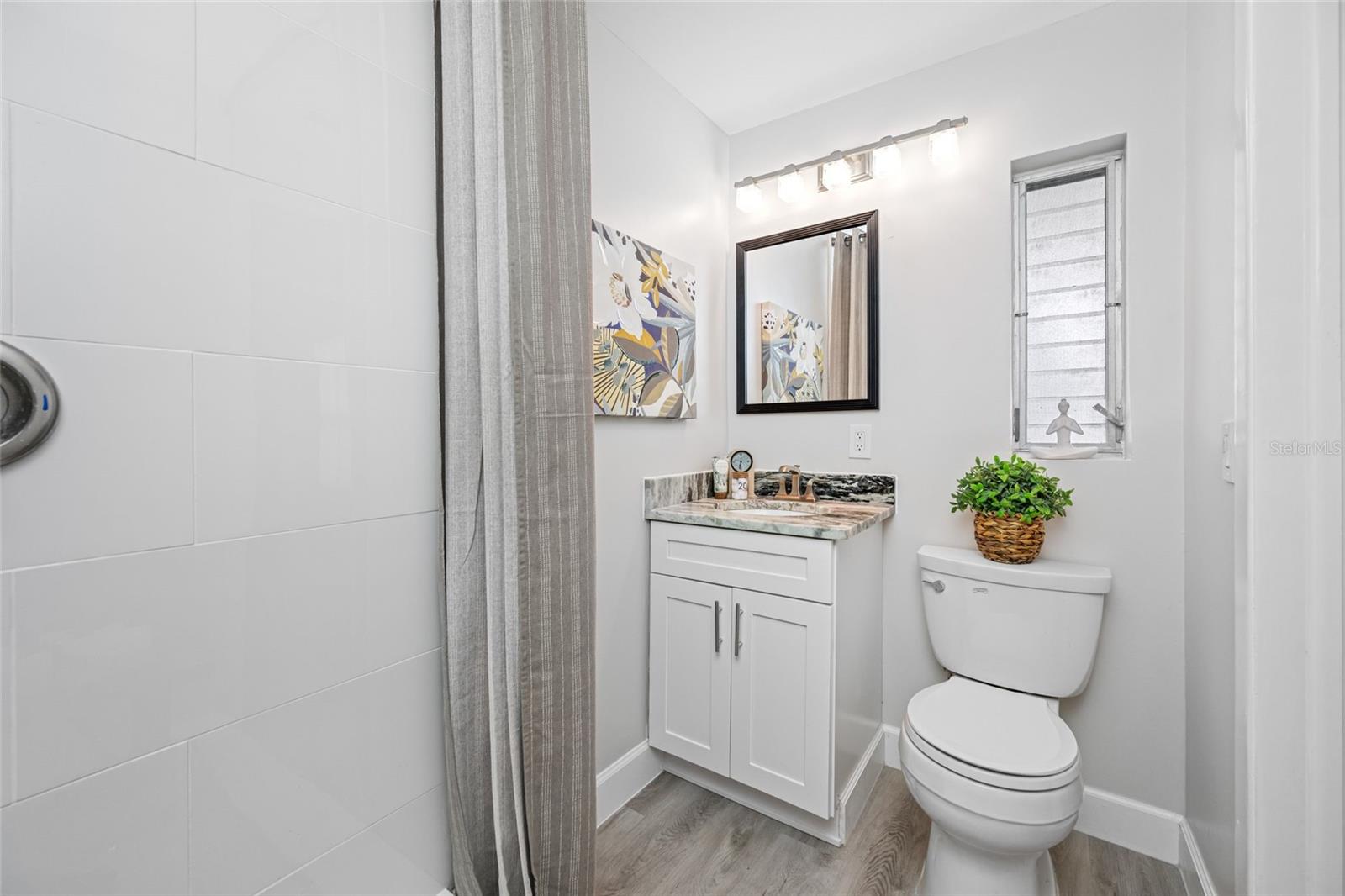 Image 17 of 31 For 11211 60th Ave