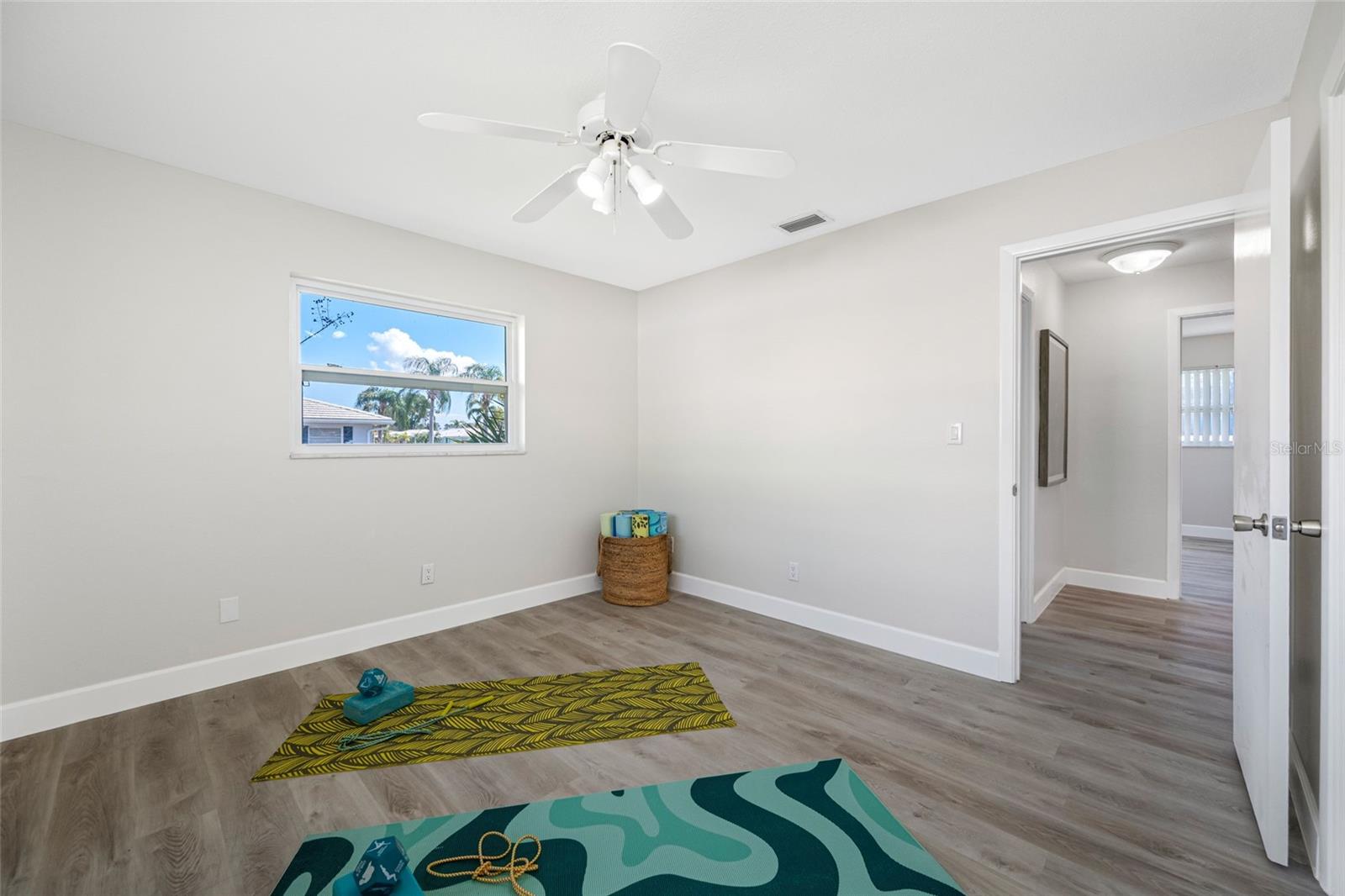 Image 19 of 31 For 11211 60th Ave