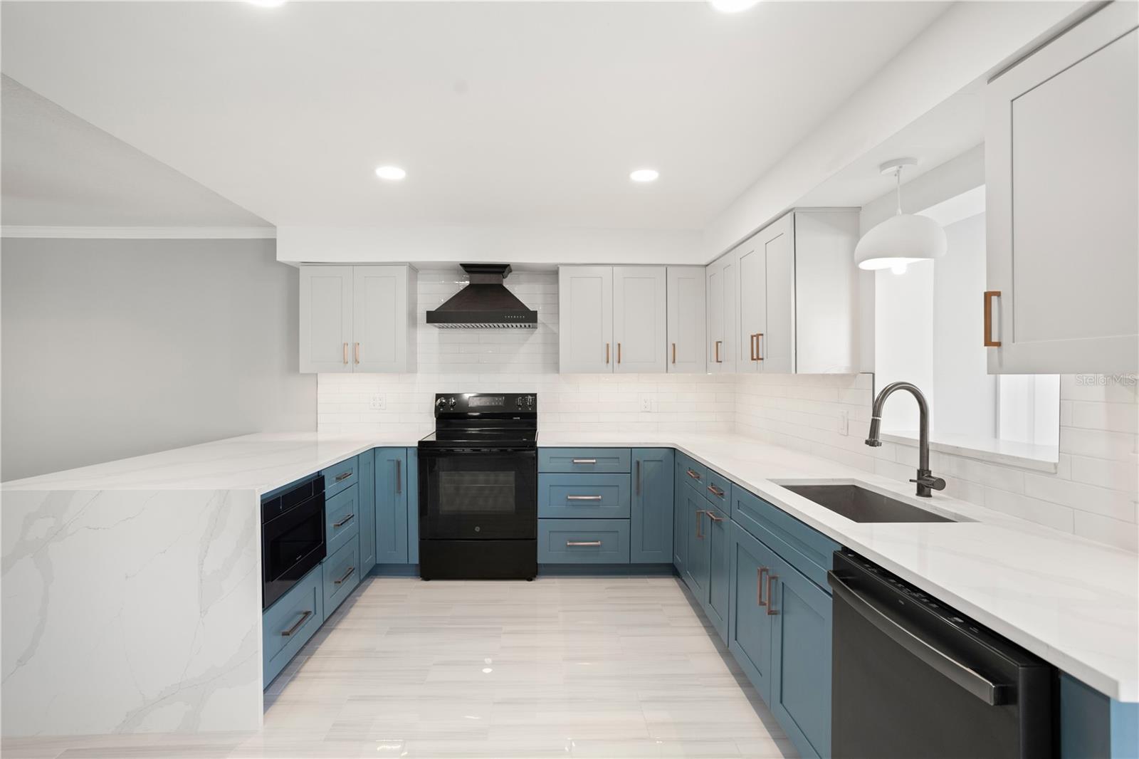 Image 10 of 36 For 1000 Rafael Boulevard Ne 2