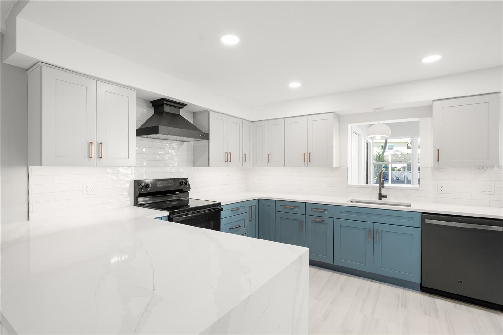 Image 9 of 36 For 1000 Rafael Boulevard Ne 2