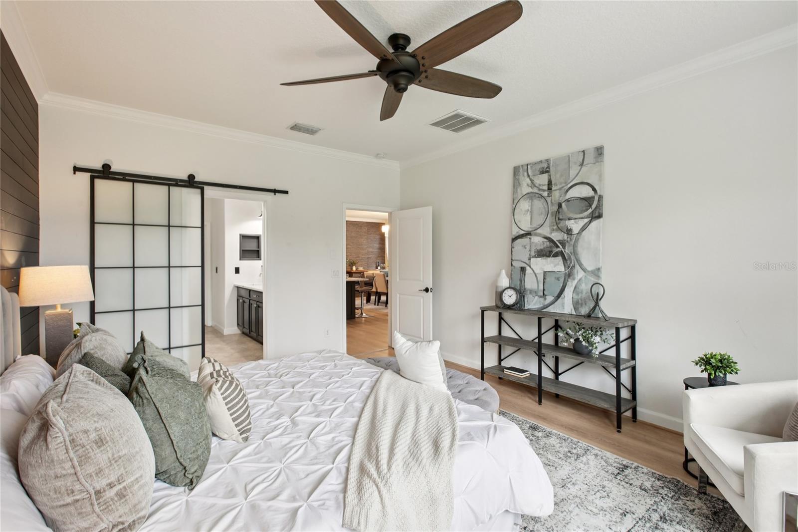 Image 17 of 67 For 1555 Ludington Avenue