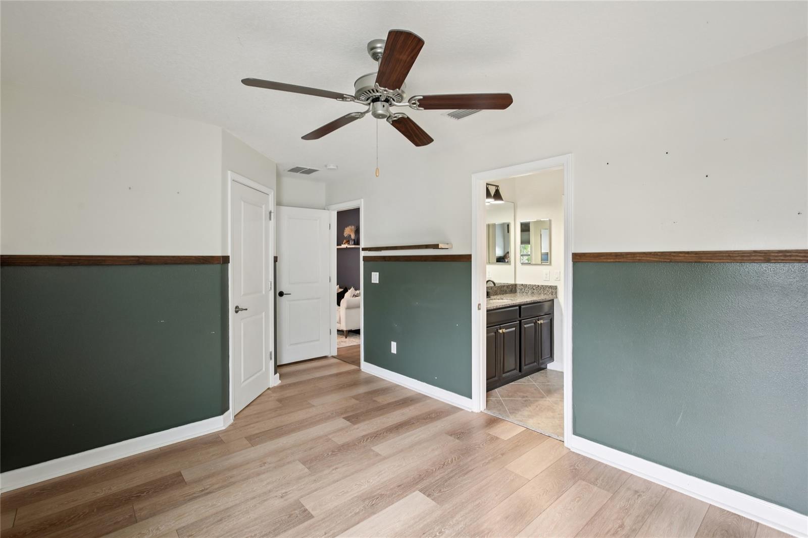 Image 29 of 67 For 1555 Ludington Avenue