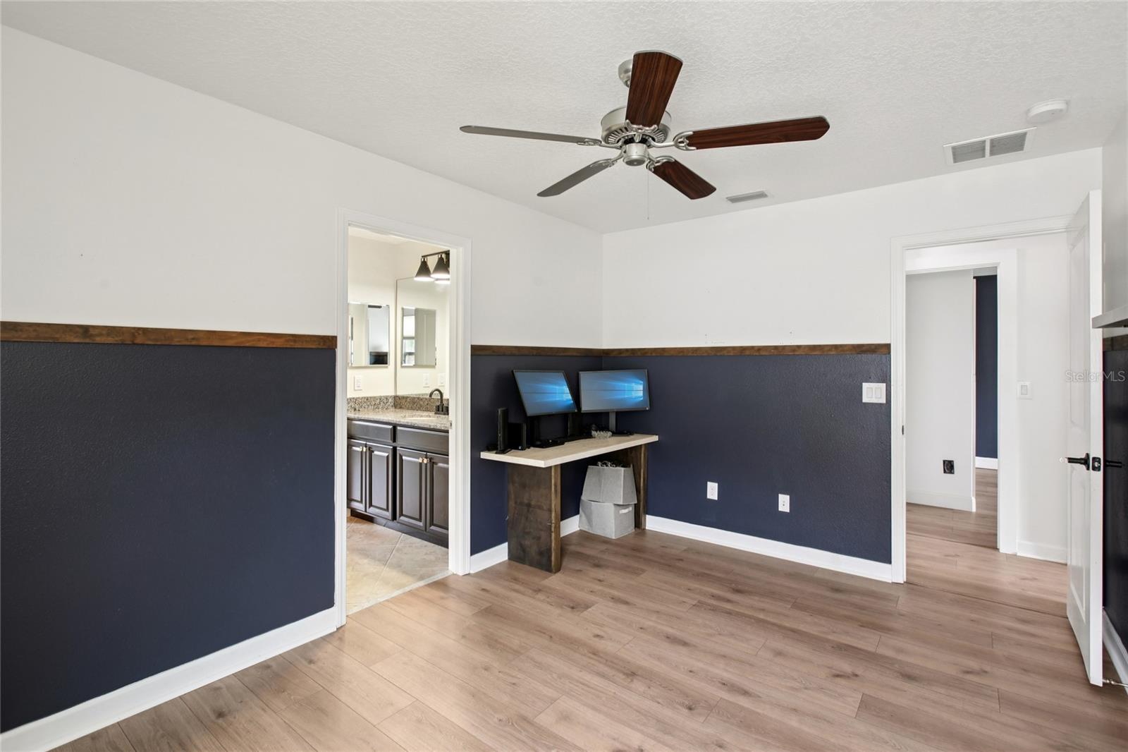 Image 35 of 67 For 1555 Ludington Avenue