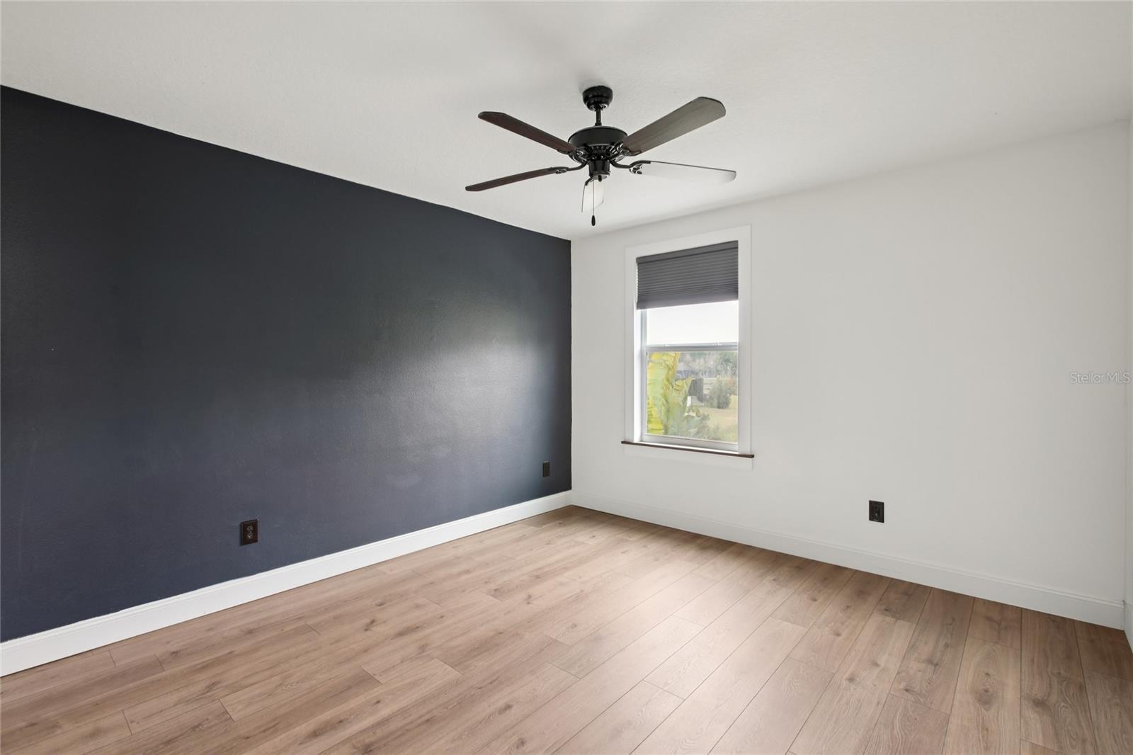 Image 38 of 67 For 1555 Ludington Avenue