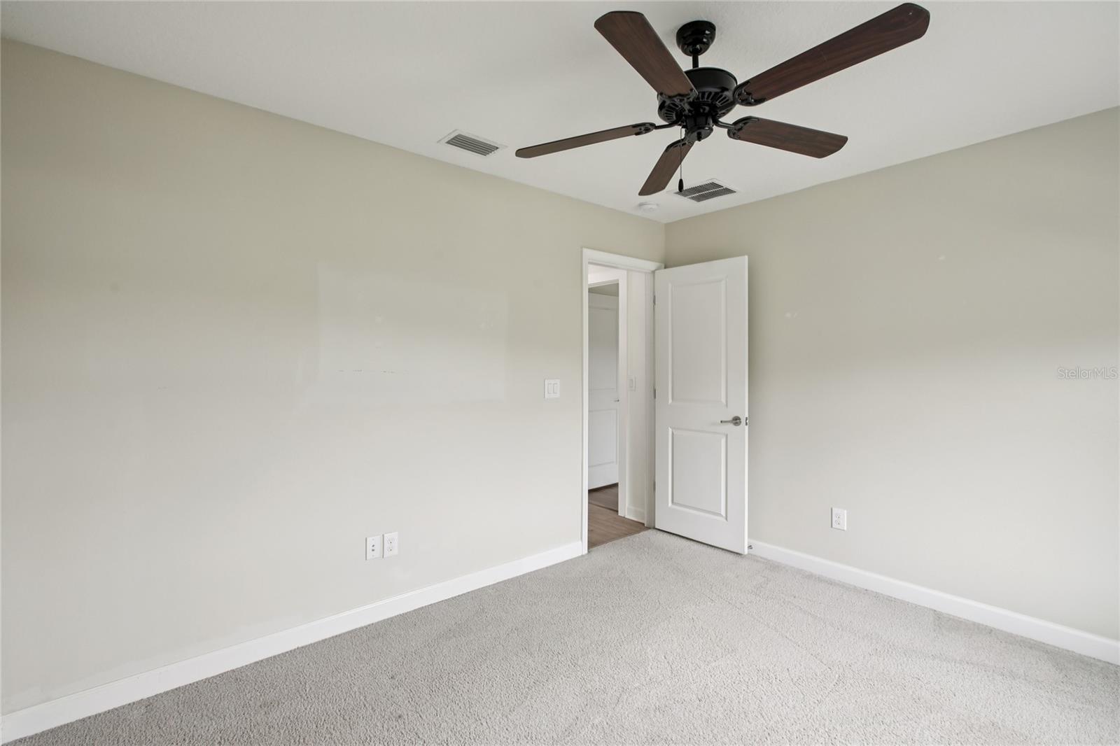 Image 41 of 67 For 1555 Ludington Avenue