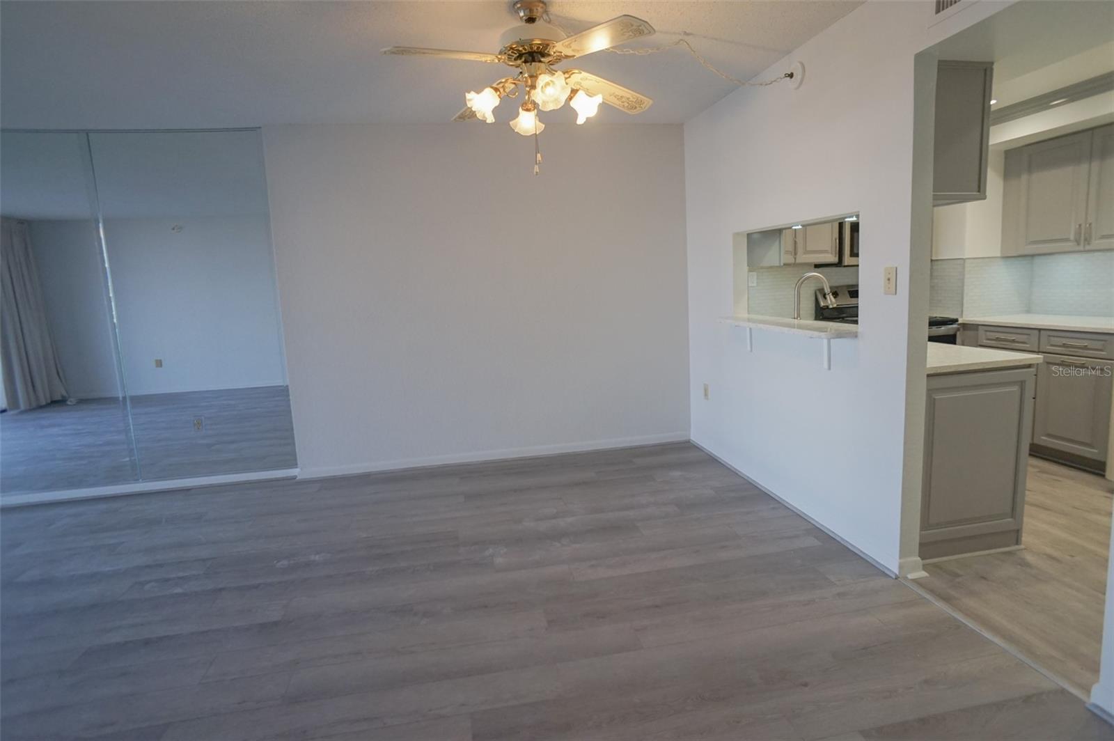 Image 10 of 32 For 400 Island Way 308