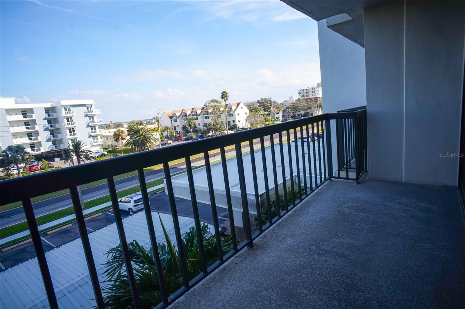 Image 7 of 32 For 400 Island Way 308