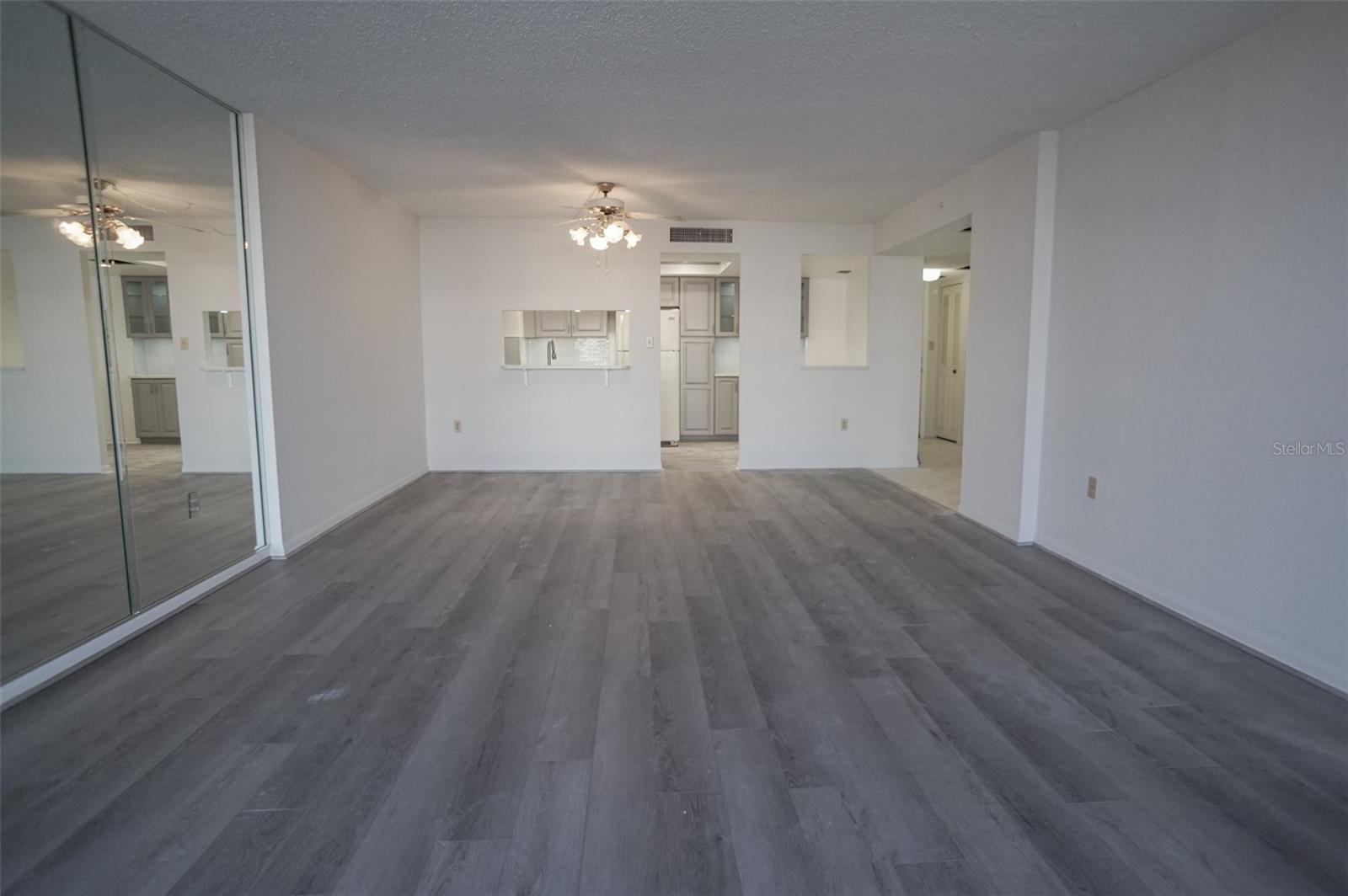 Image 9 of 32 For 400 Island Way 308