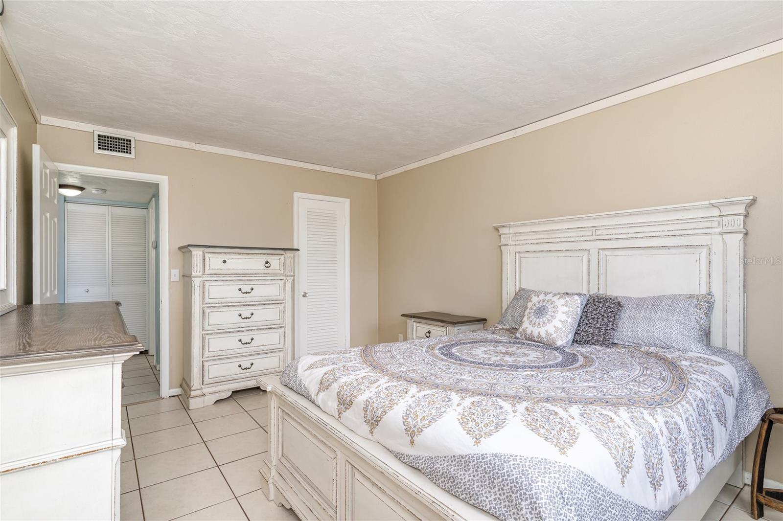 Image 11 of 12 For 221 Columbia Drive 342