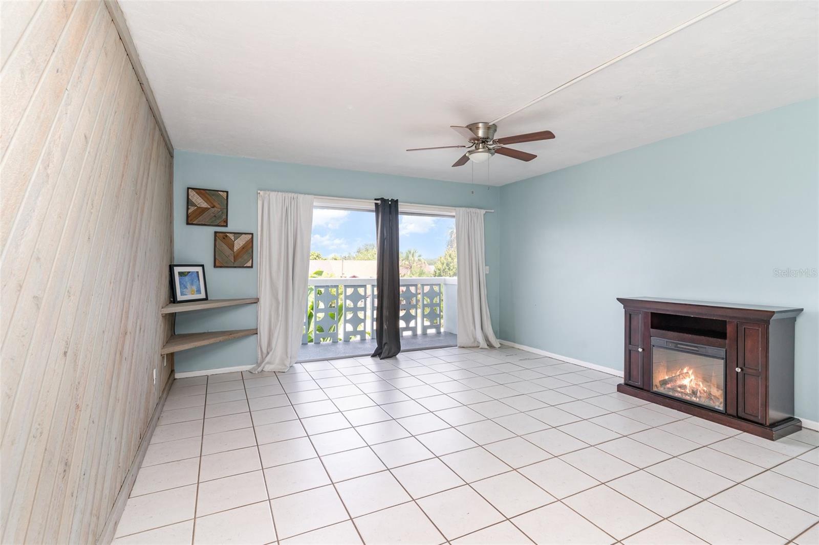 Image 6 of 12 For 221 Columbia Drive 342