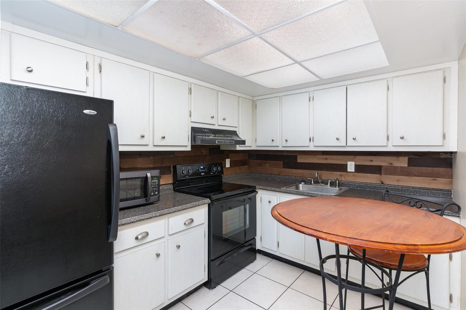 Image 7 of 12 For 221 Columbia Drive 342