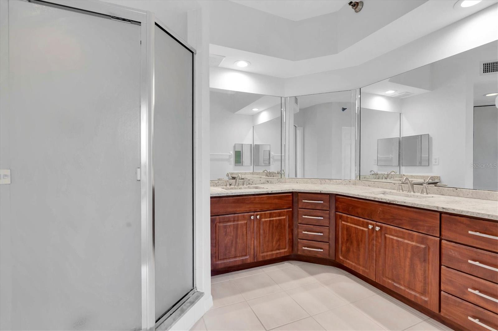 Image 18 of 41 For 6251 Shoreline Drive 2105