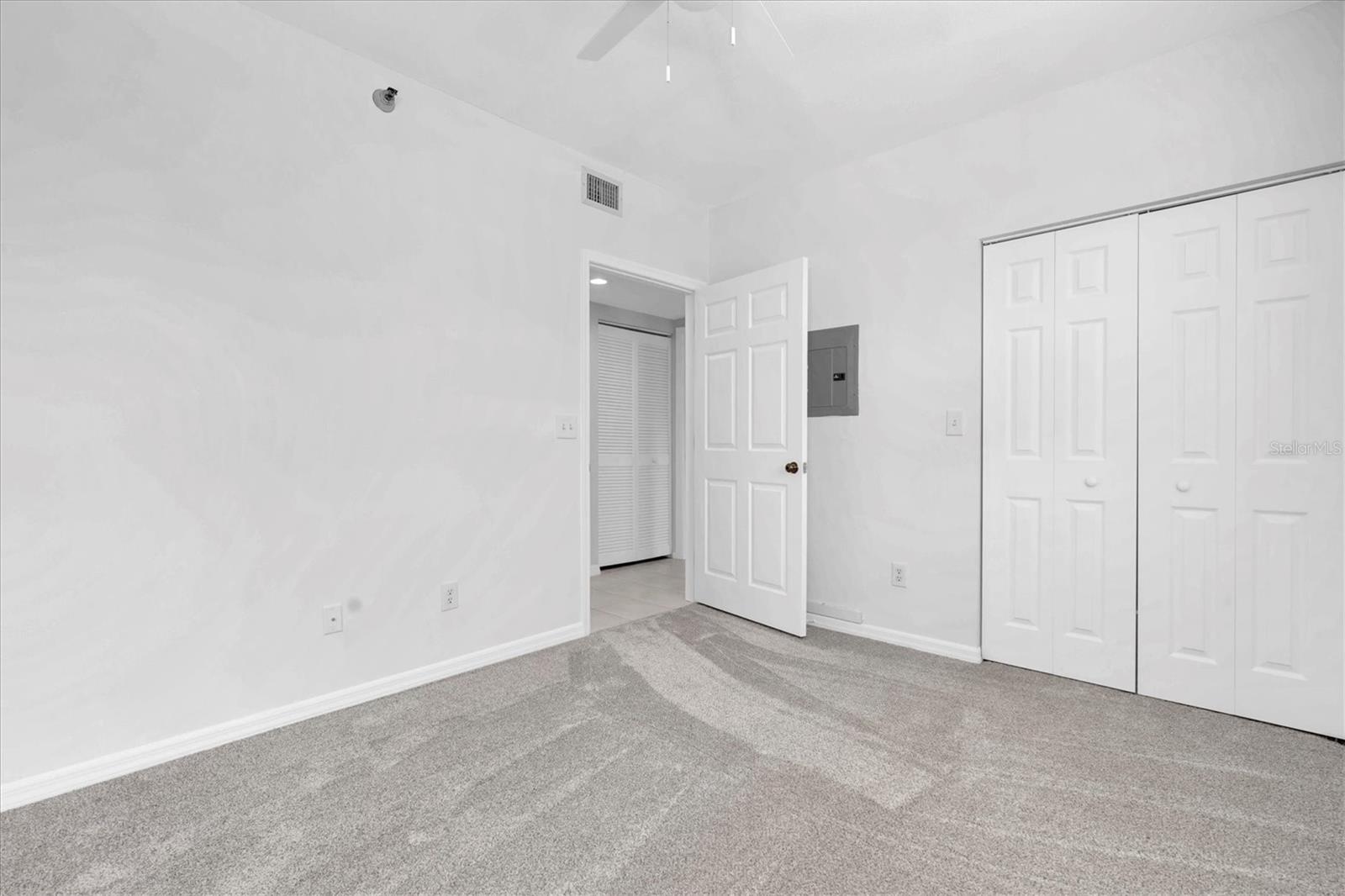 Image 21 of 41 For 6251 Shoreline Drive 2105