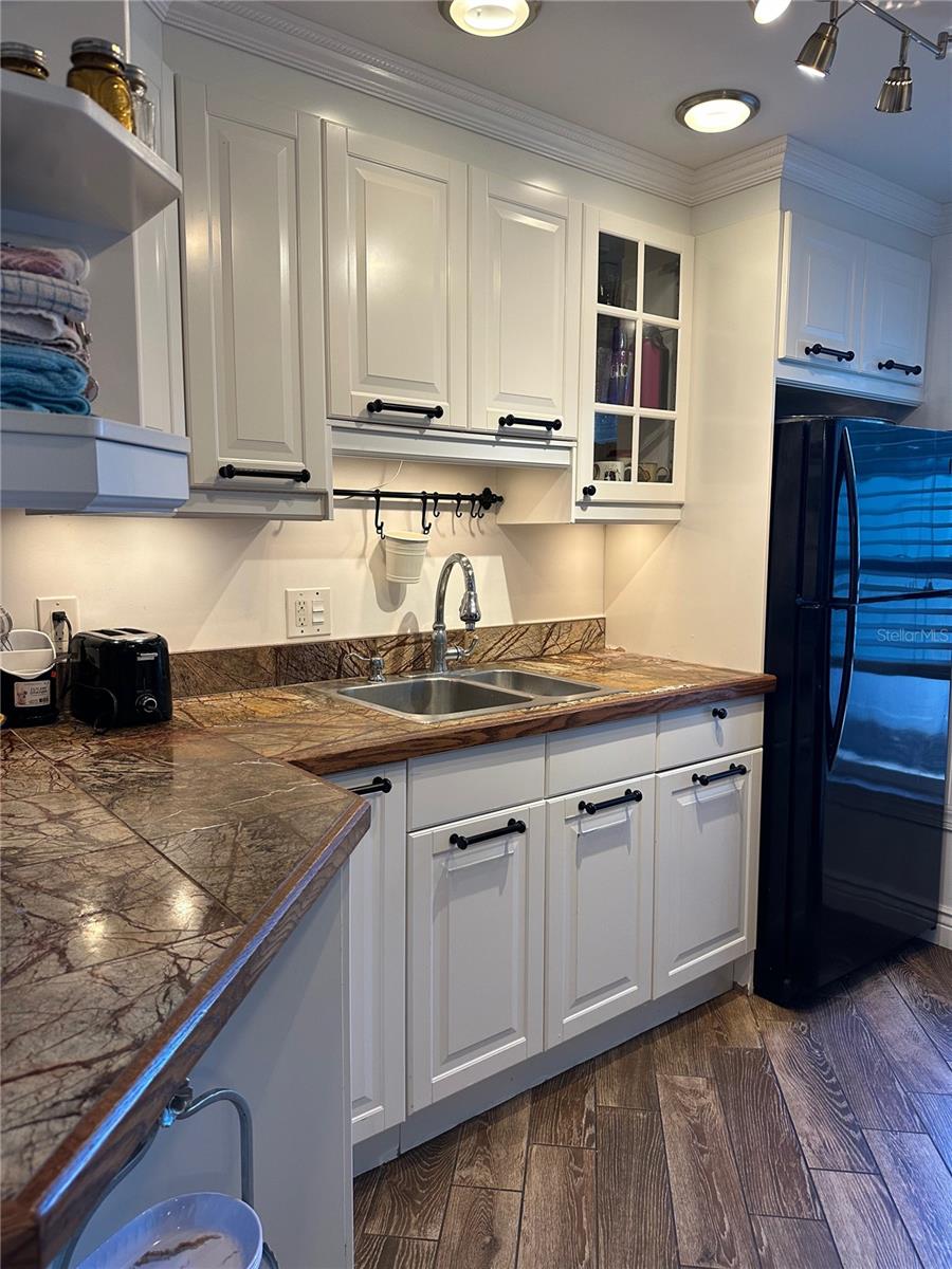 Image 7 of 23 For 1799 Highland Avenue 44