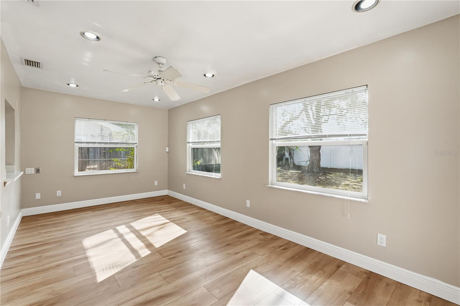 Image 16 of 25 For 1803 Elmwood Drive