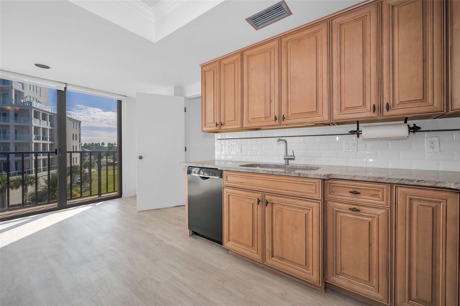 Image 12 of 57 For 150 Belleview Boulevard 503