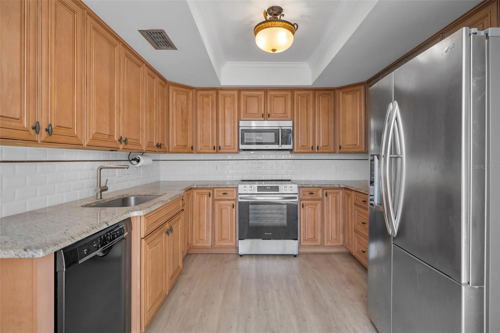 Image 13 of 57 For 150 Belleview Boulevard 503