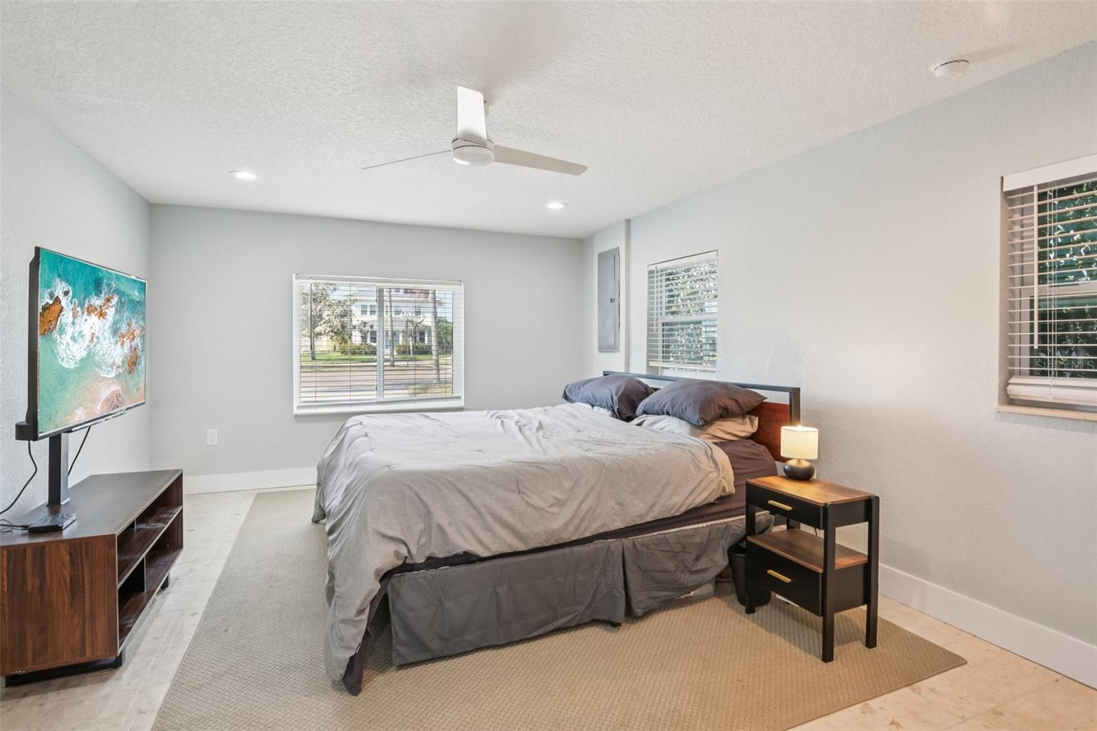 Image 22 of 54 For 5467 Bayou Grande Boulevard Ne