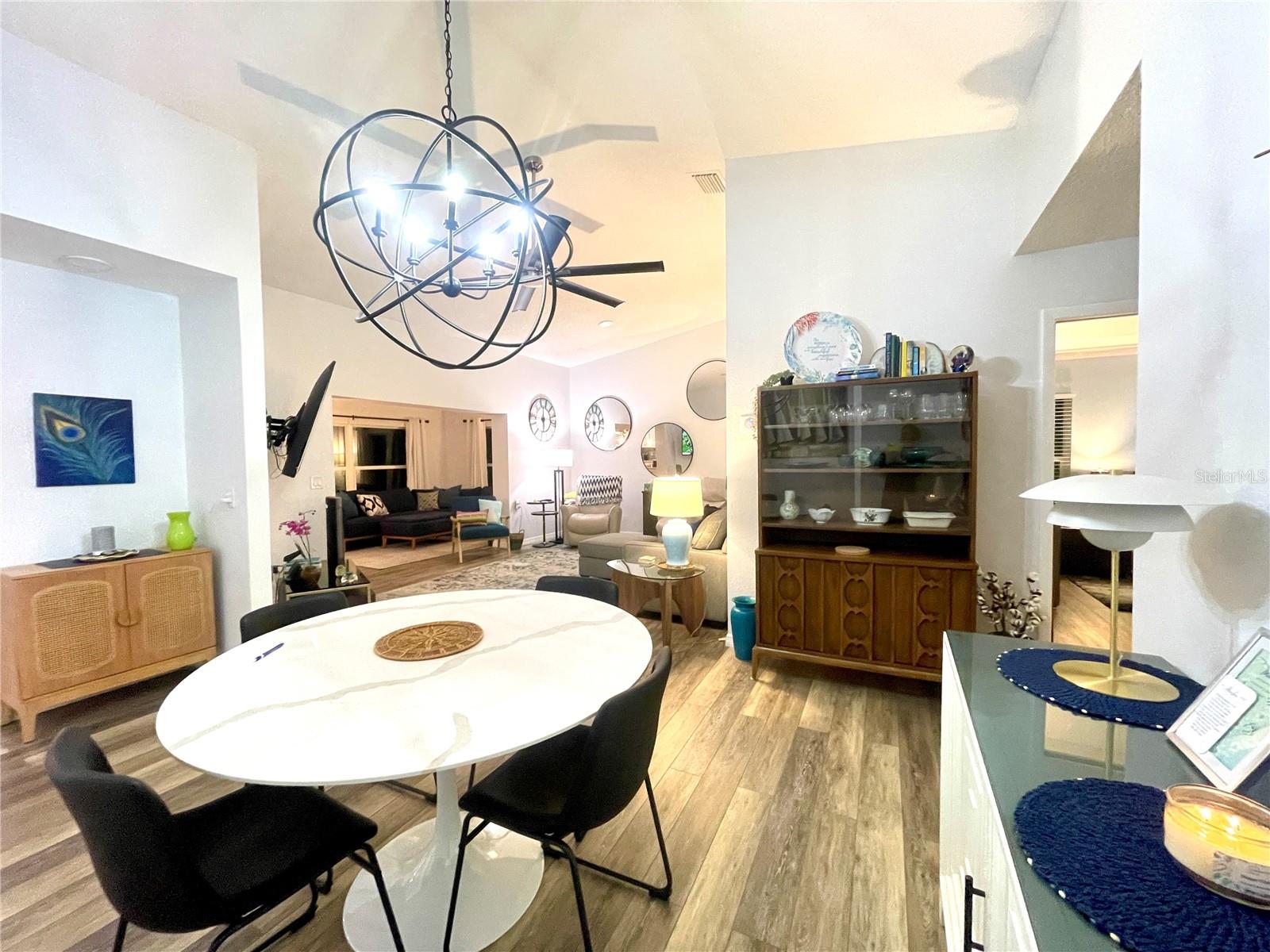 Image 3 of 45 For 209 Persimmon Street 209