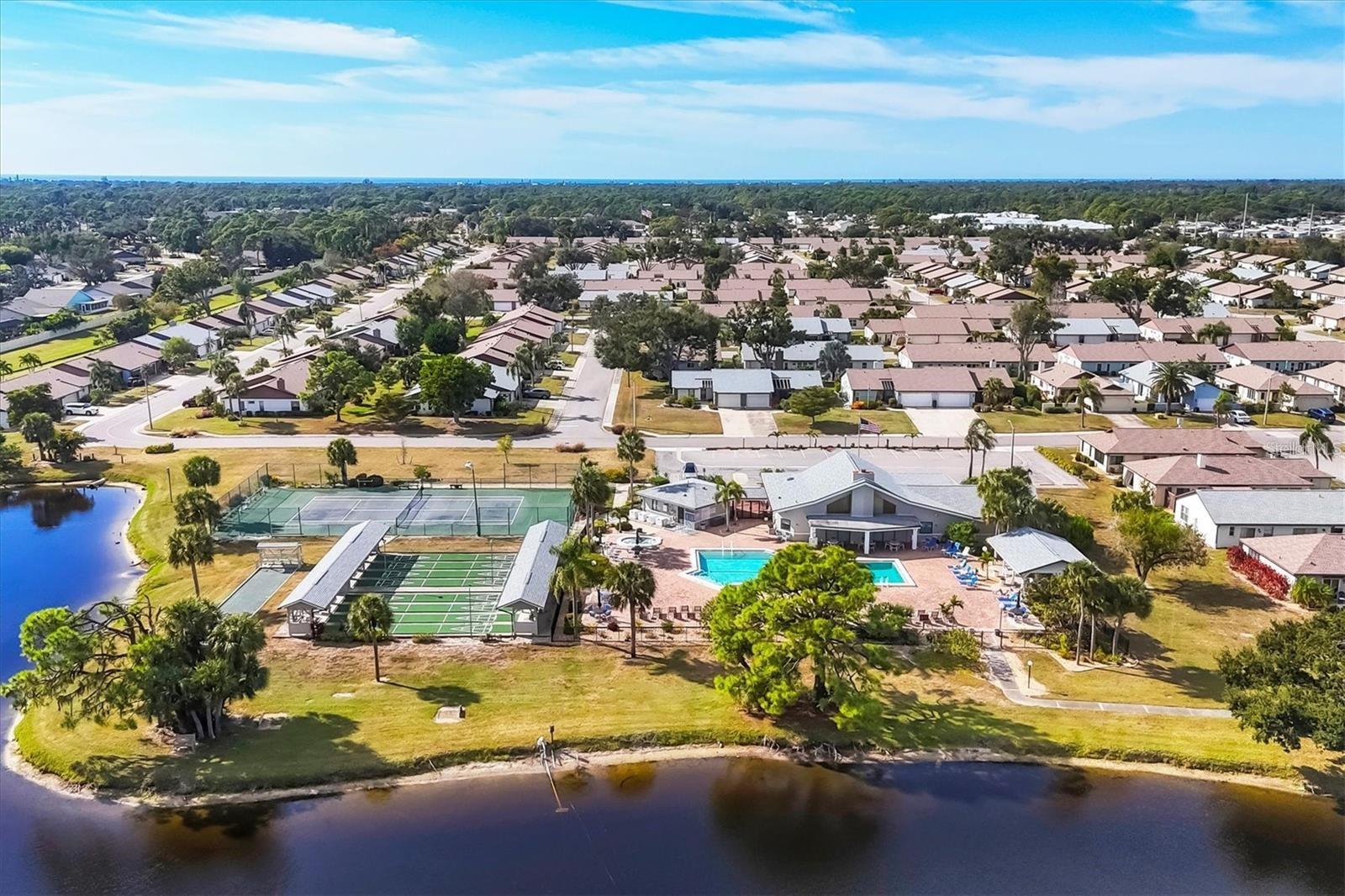 Image 32 of 45 For 209 Persimmon Street 209