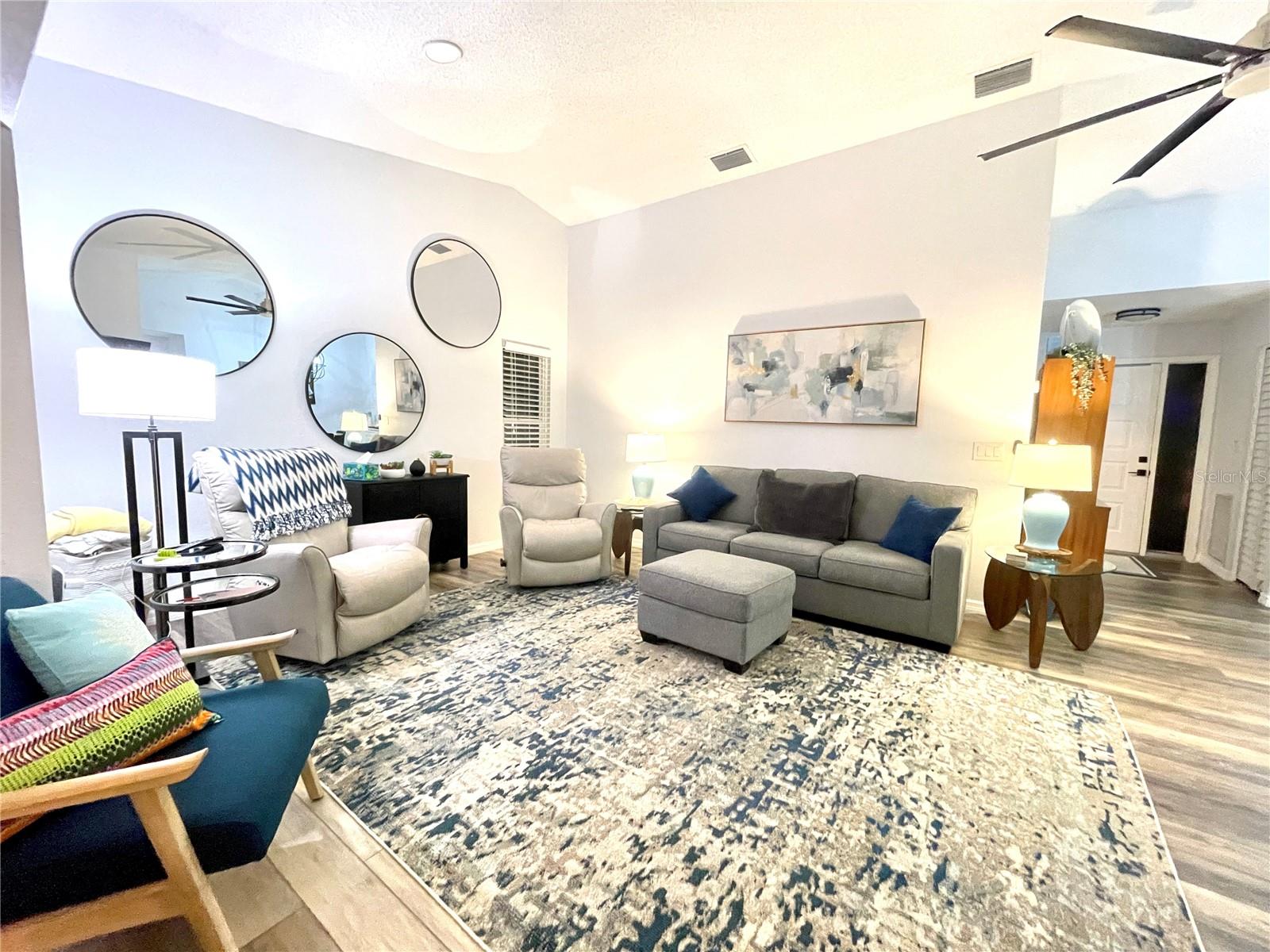 Image 6 of 45 For 209 Persimmon Street 209