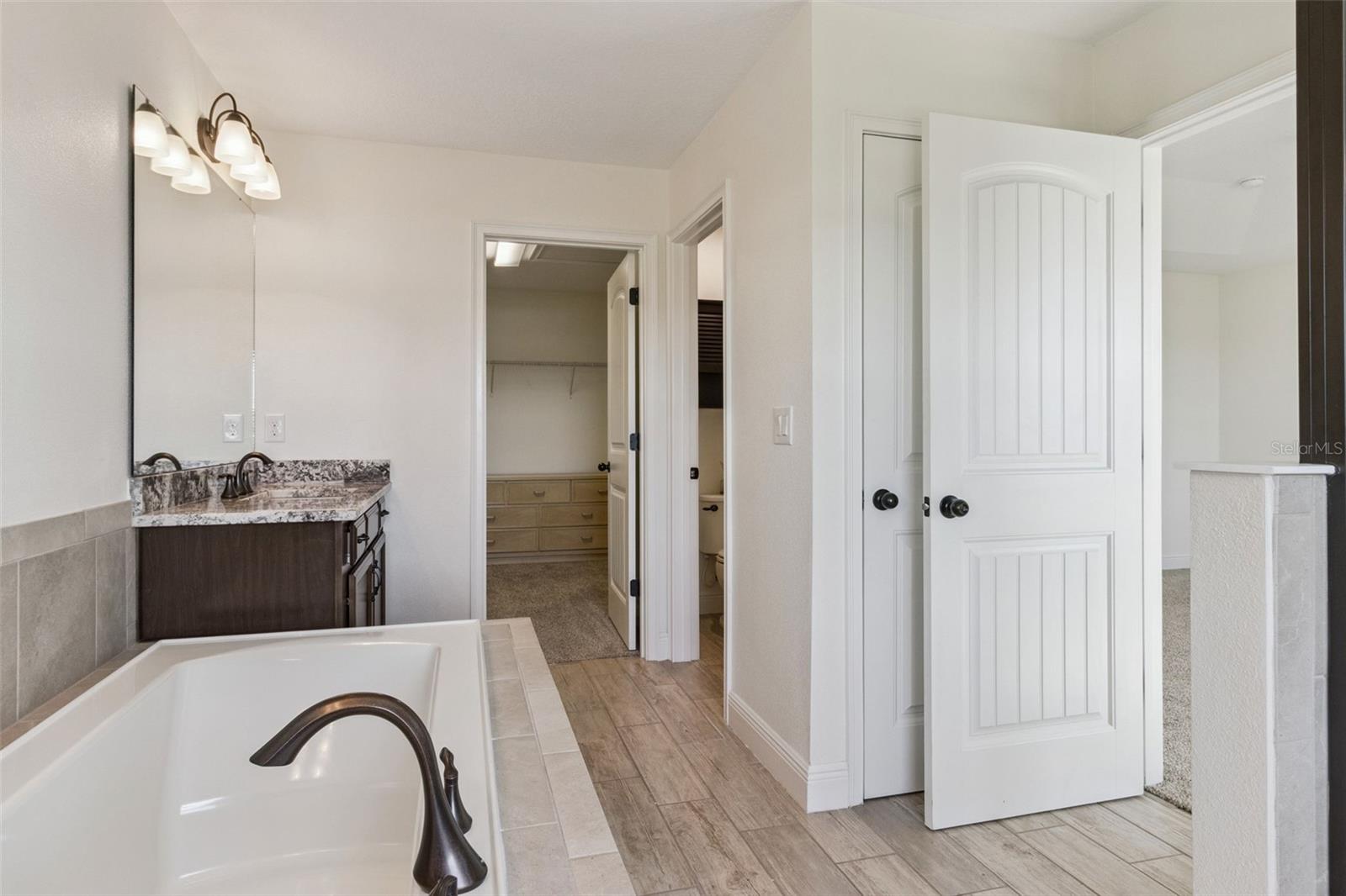 Image 25 of 50 For 9009 Palm Key Avenue