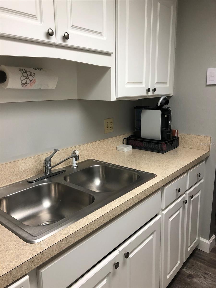 Image 17 of 21 For 4611 North B Street 236