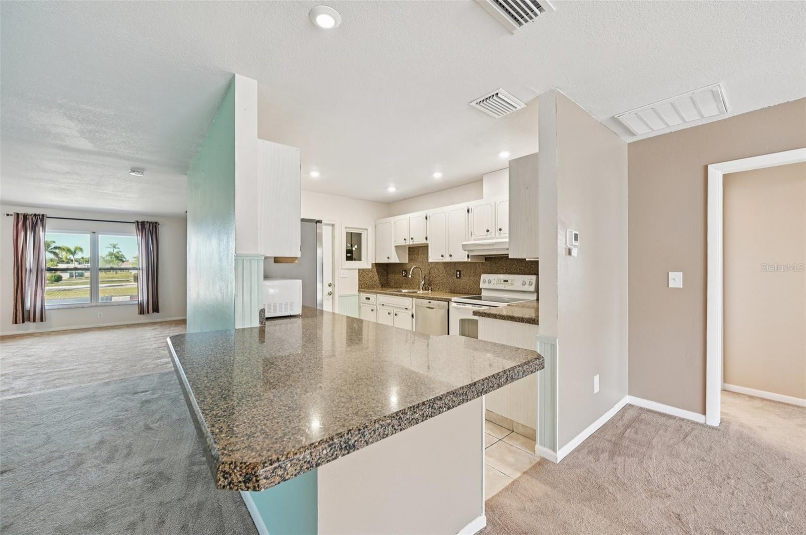 Image 10 of 54 For 332 Club Manor Drive