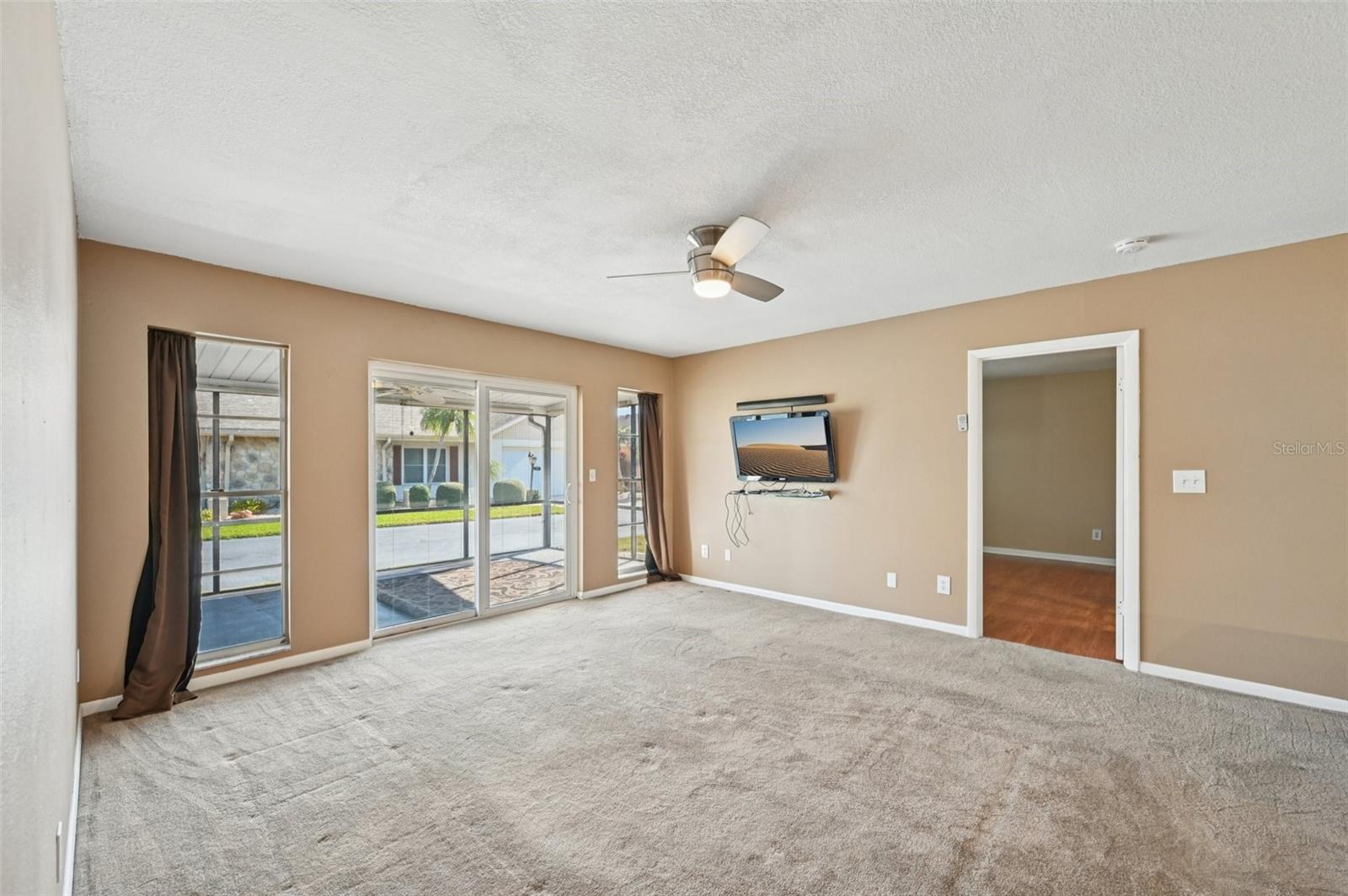 Image 16 of 54 For 332 Club Manor Drive