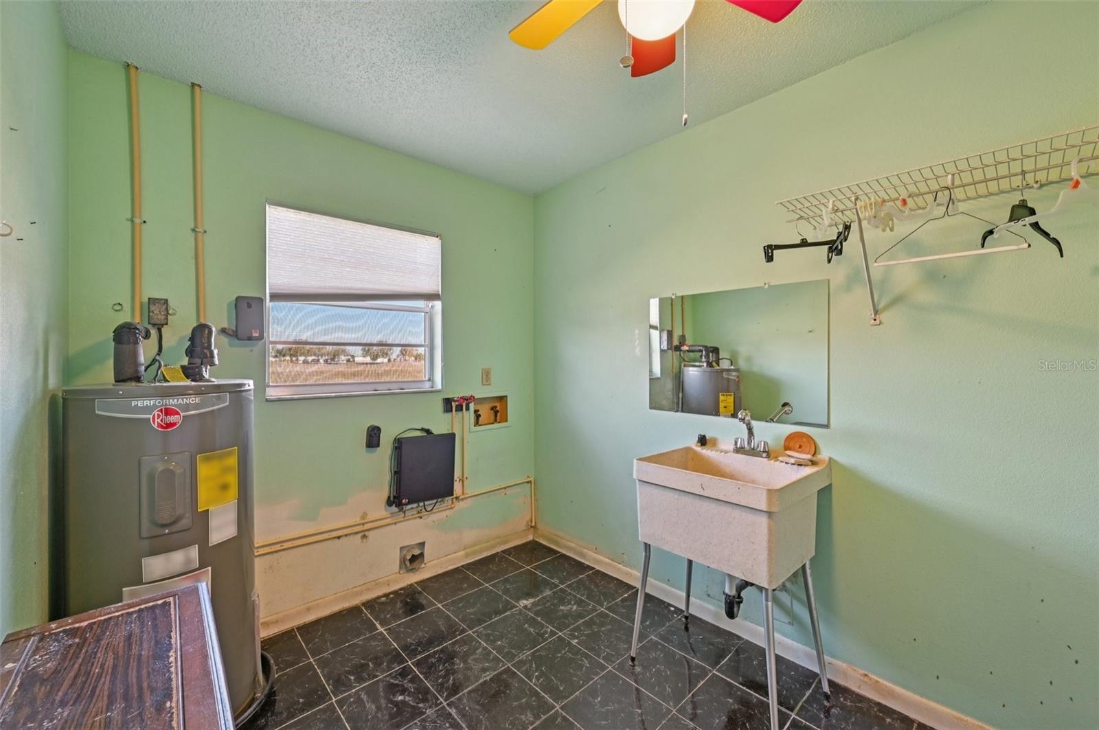 Image 28 of 54 For 332 Club Manor Drive