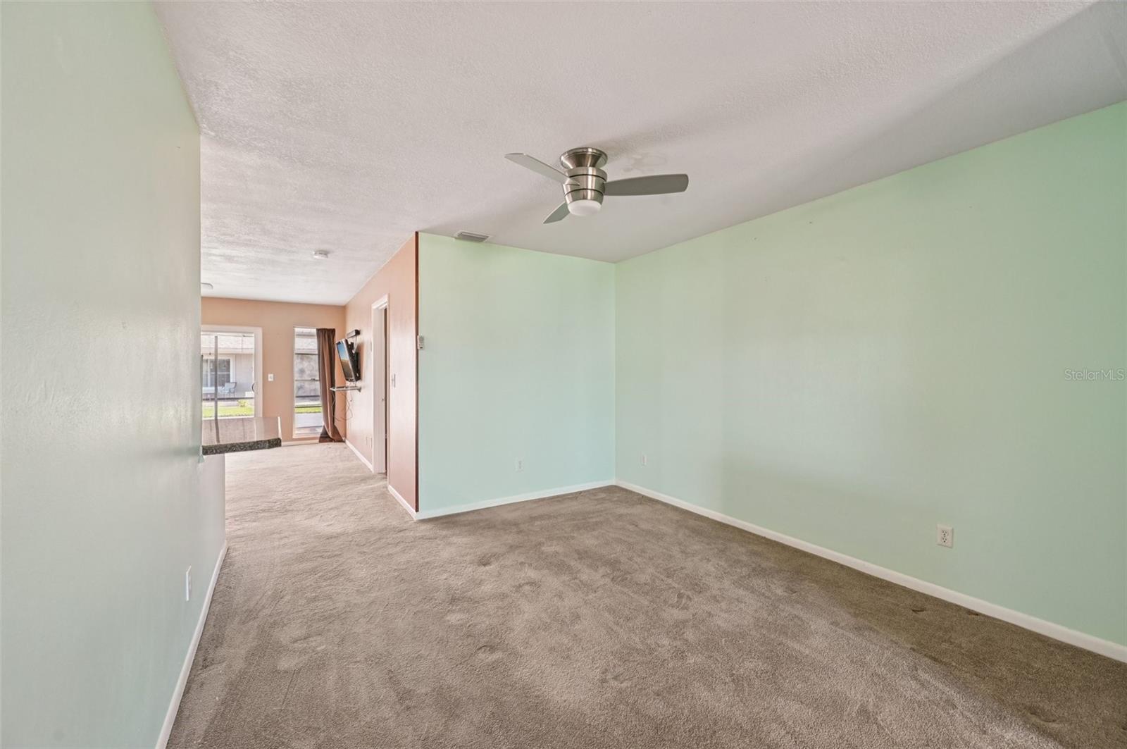 Image 7 of 54 For 332 Club Manor Drive