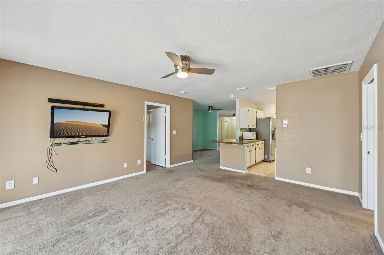 Image 9 of 54 For 332 Club Manor Drive