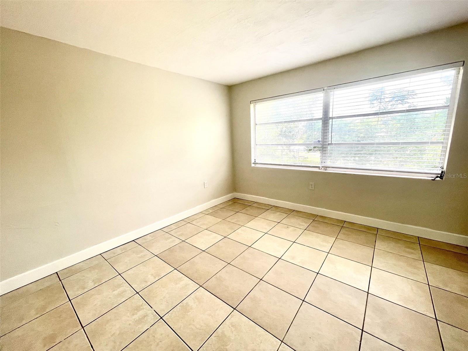 Listing photo id 8 for 102 Jefferson Street