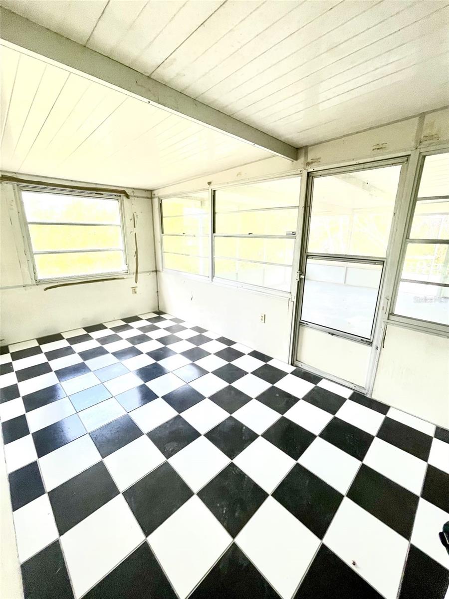 Listing photo id 12 for 102 Jefferson Street