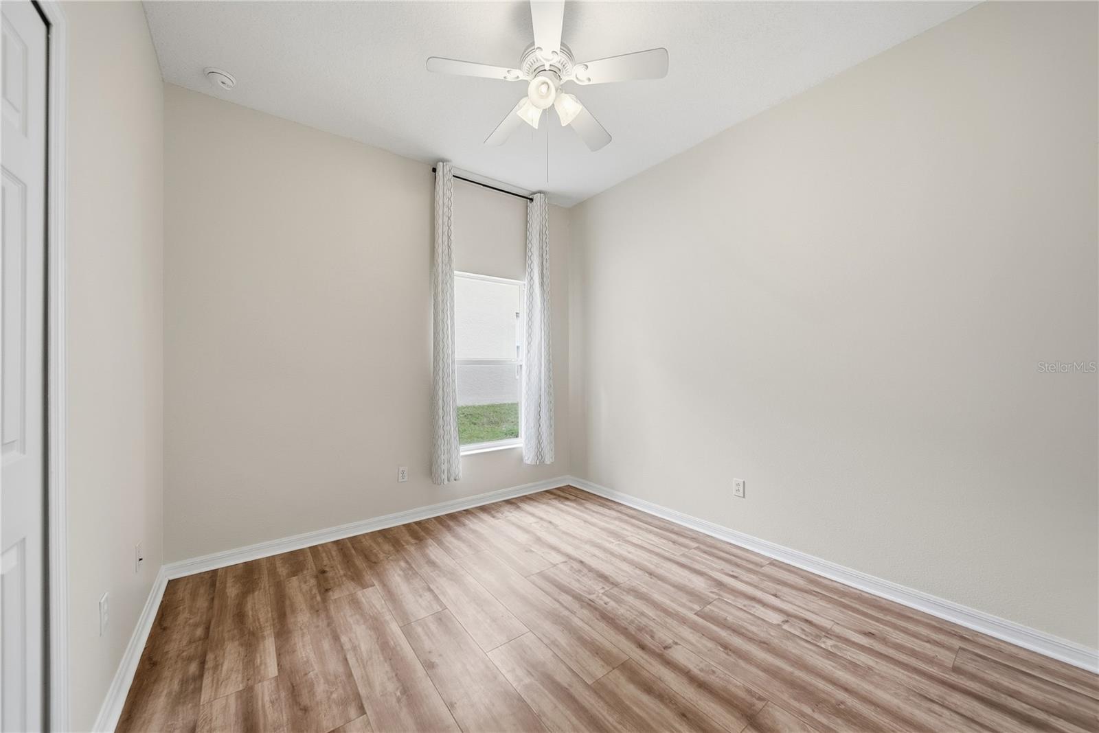 Image 16 of 40 For 26016 Singing Lark Court