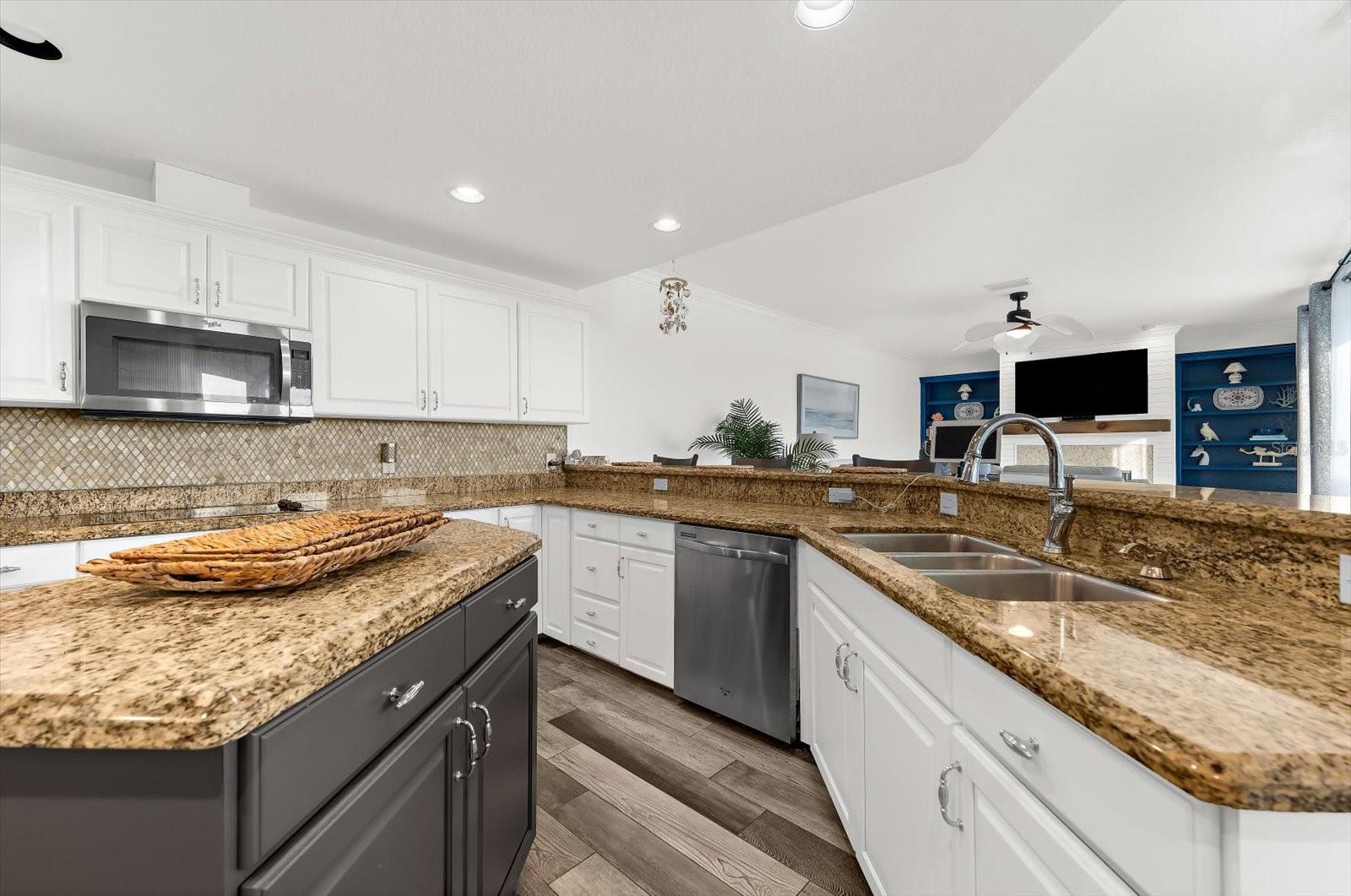 Image 29 of 100 For 2002 Alexis Court