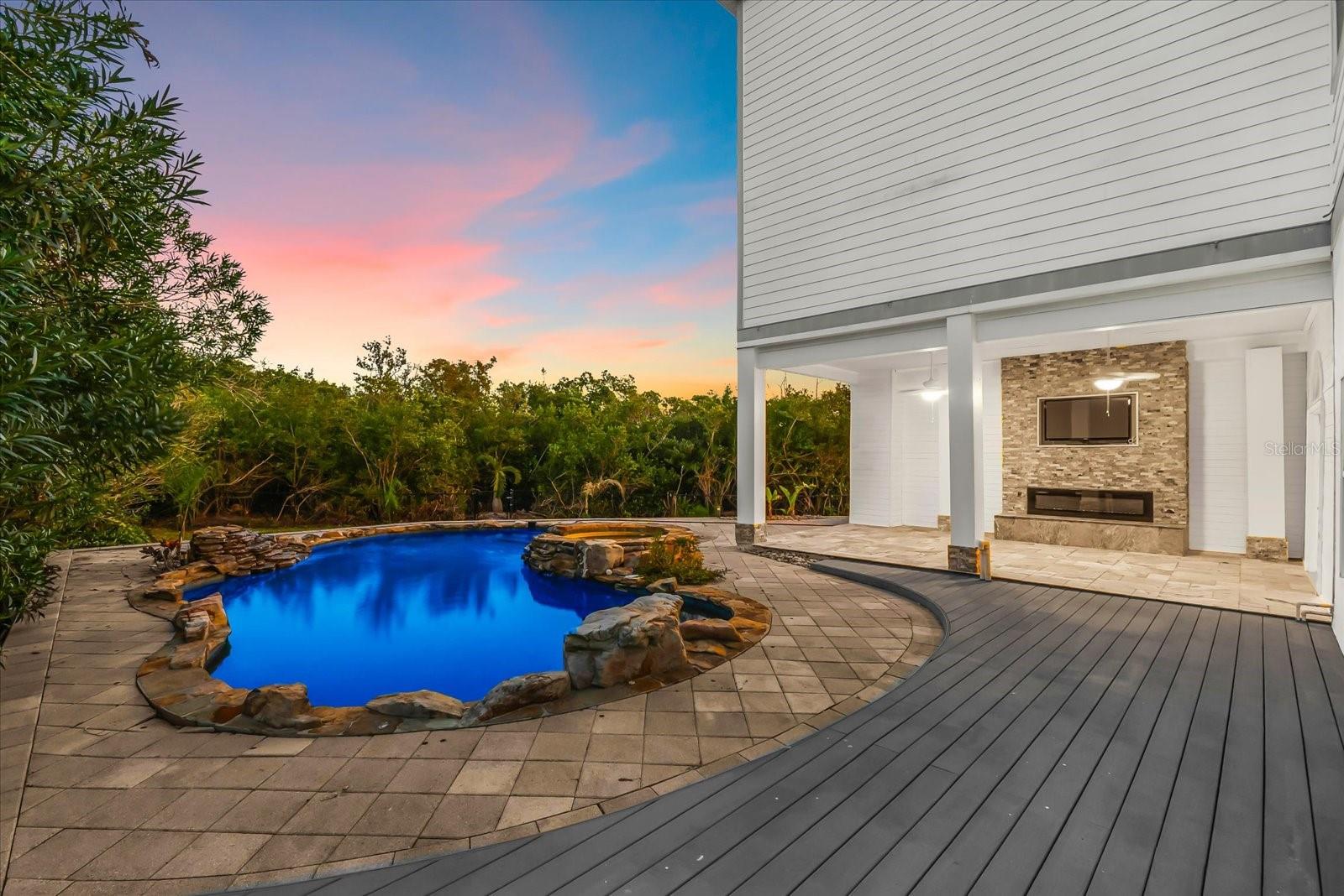 Image 3 of 100 For 2002 Alexis Court