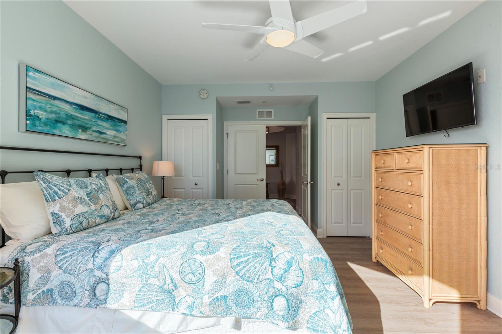 Image 33 of 58 For 1180 Gulf Boulevard 2001